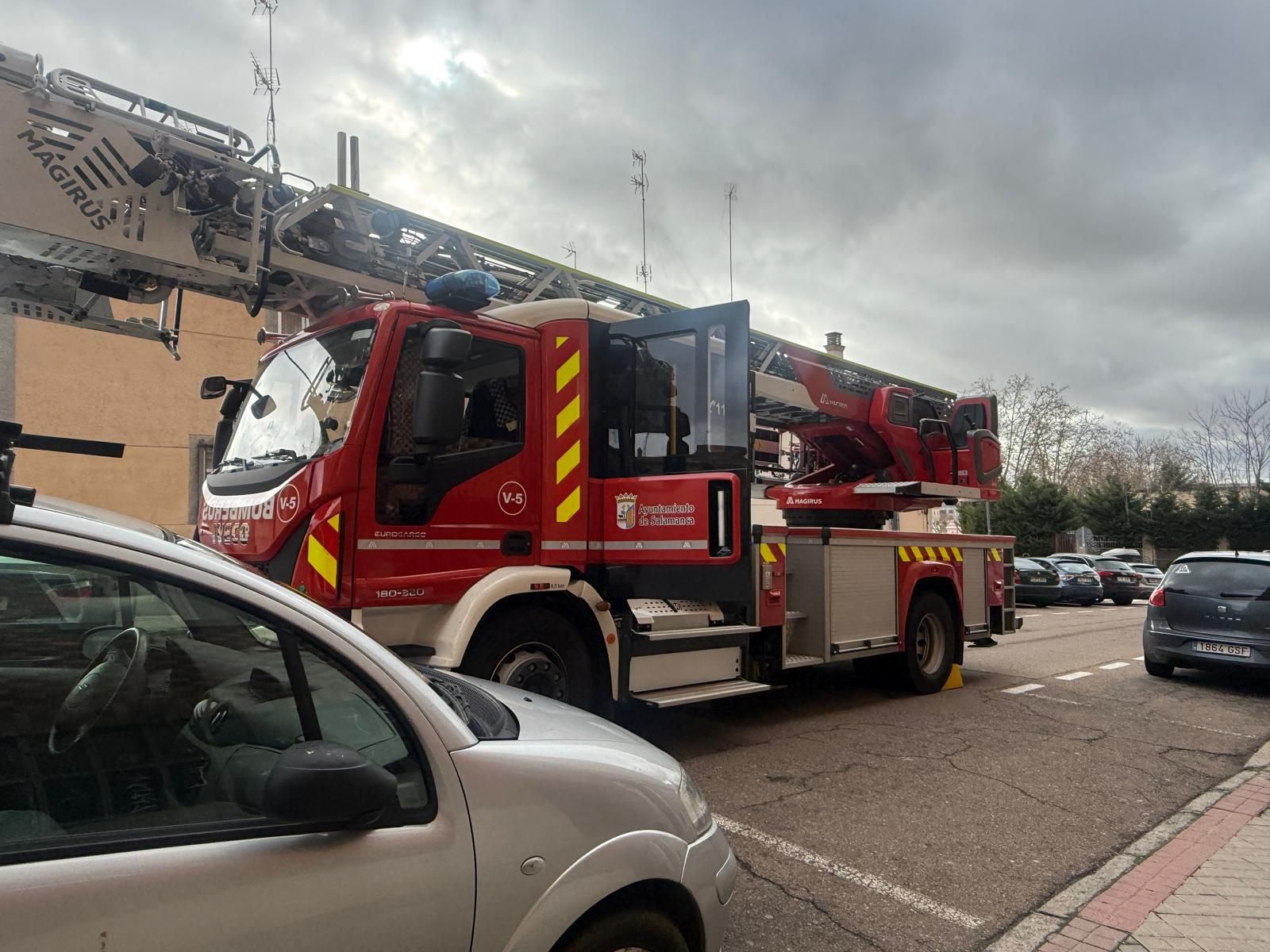 Amplio despliegue de los servicios de emergencia tras la intoxicación de una mujer en la calle Volta