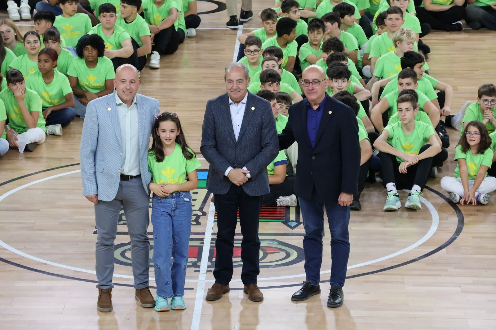 El BM Zamora condecora a tres emblemas de la entidad para celebrar su cuarto de siglo de trayectoria