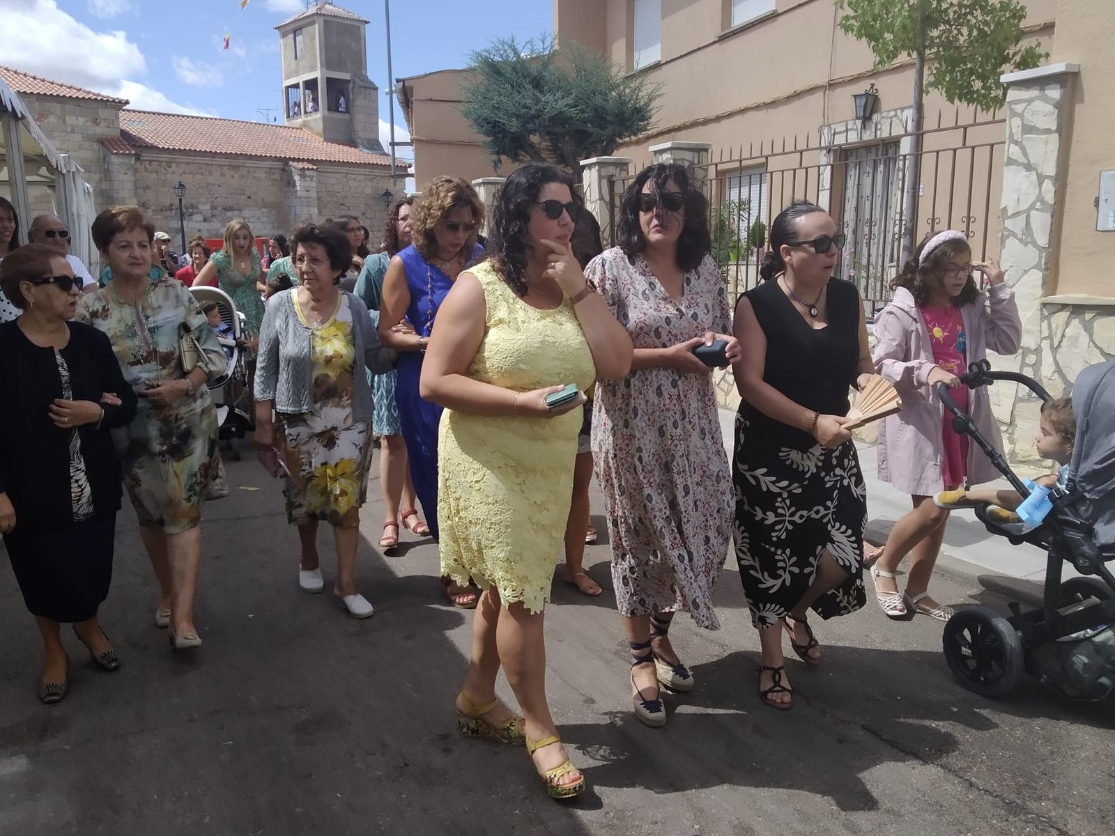 procesion-por-las-fiestas-patronales-en-valdelosa-11