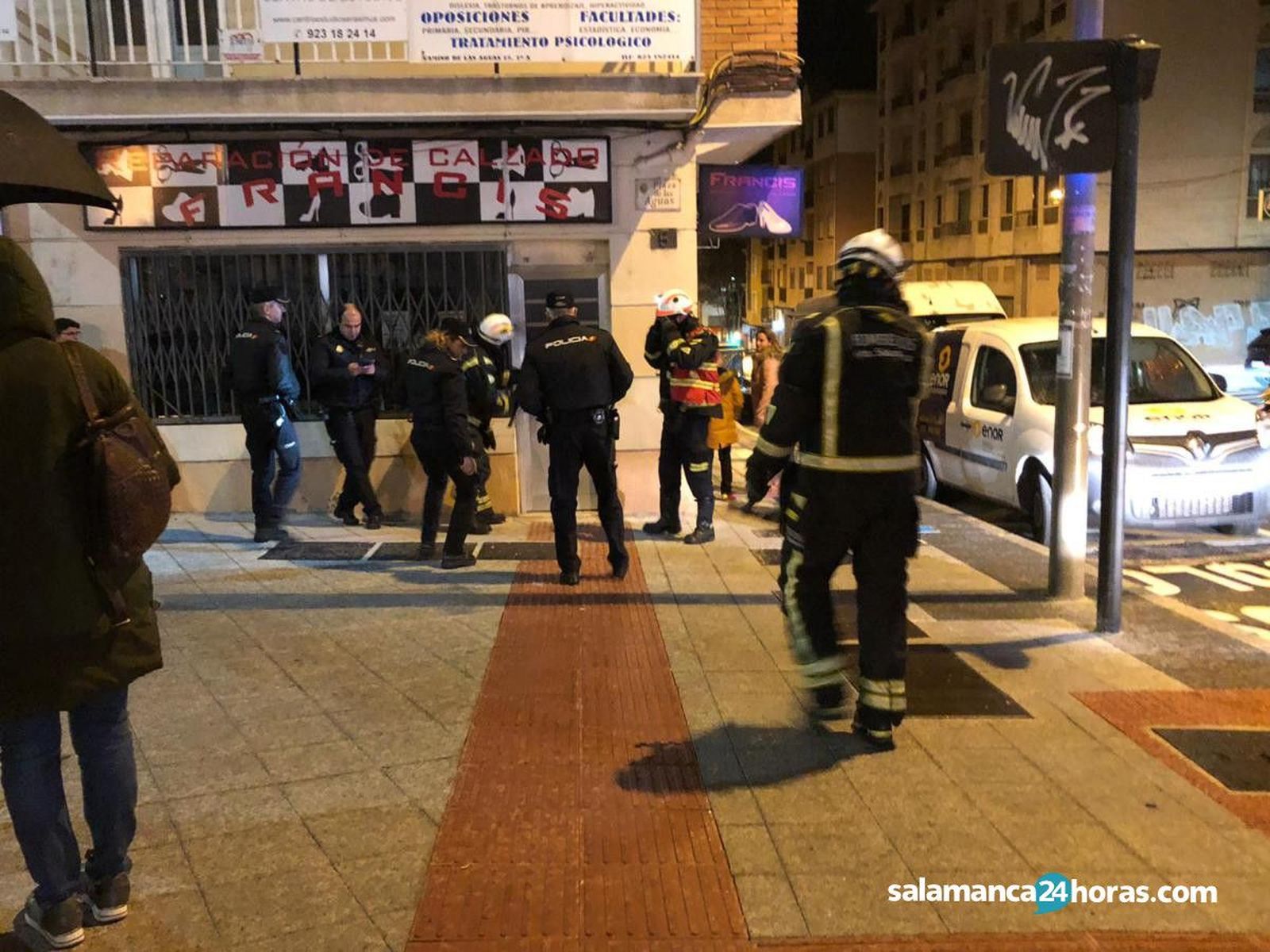Bomberos y policia camino aguas (8)
