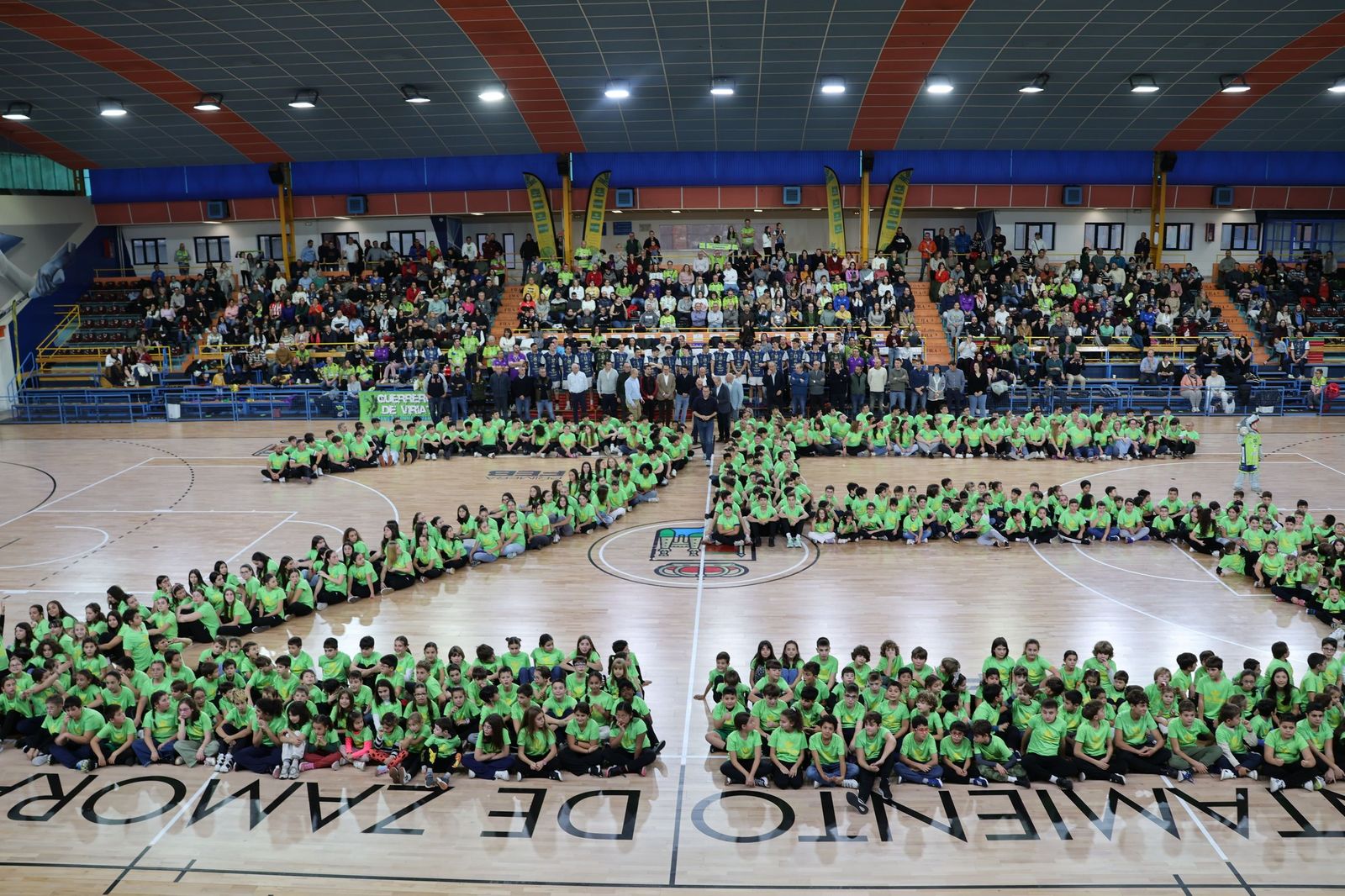 GALERÍA | El Club Balonmano Zamora celebra su 25º aniversario con una imagen muy especial
