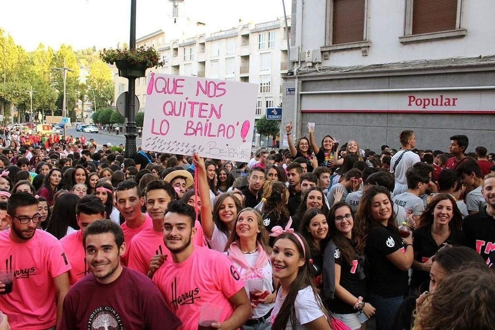Las Peñas protagonizan el arranque festivo