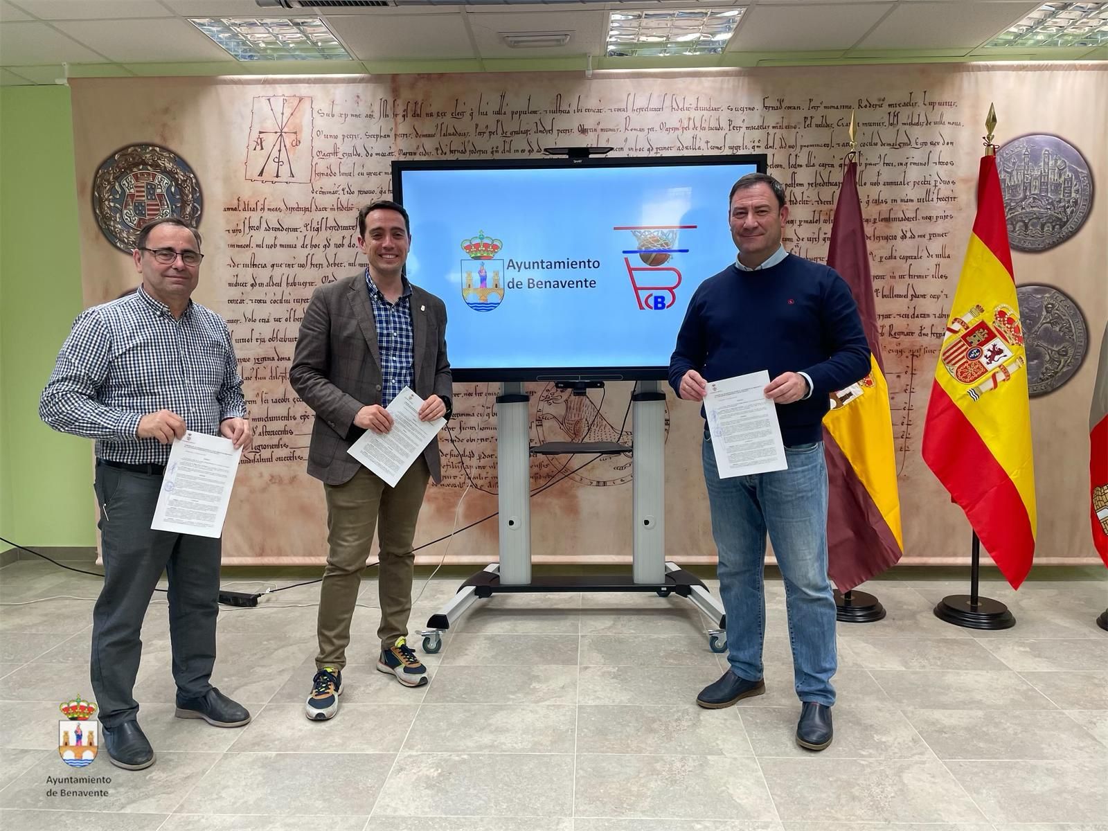 El Ayuntamiento de Benavente ha firmado el convenio de colaboración entre la administración municipal y el Club Deportivo Benavente Baloncesto