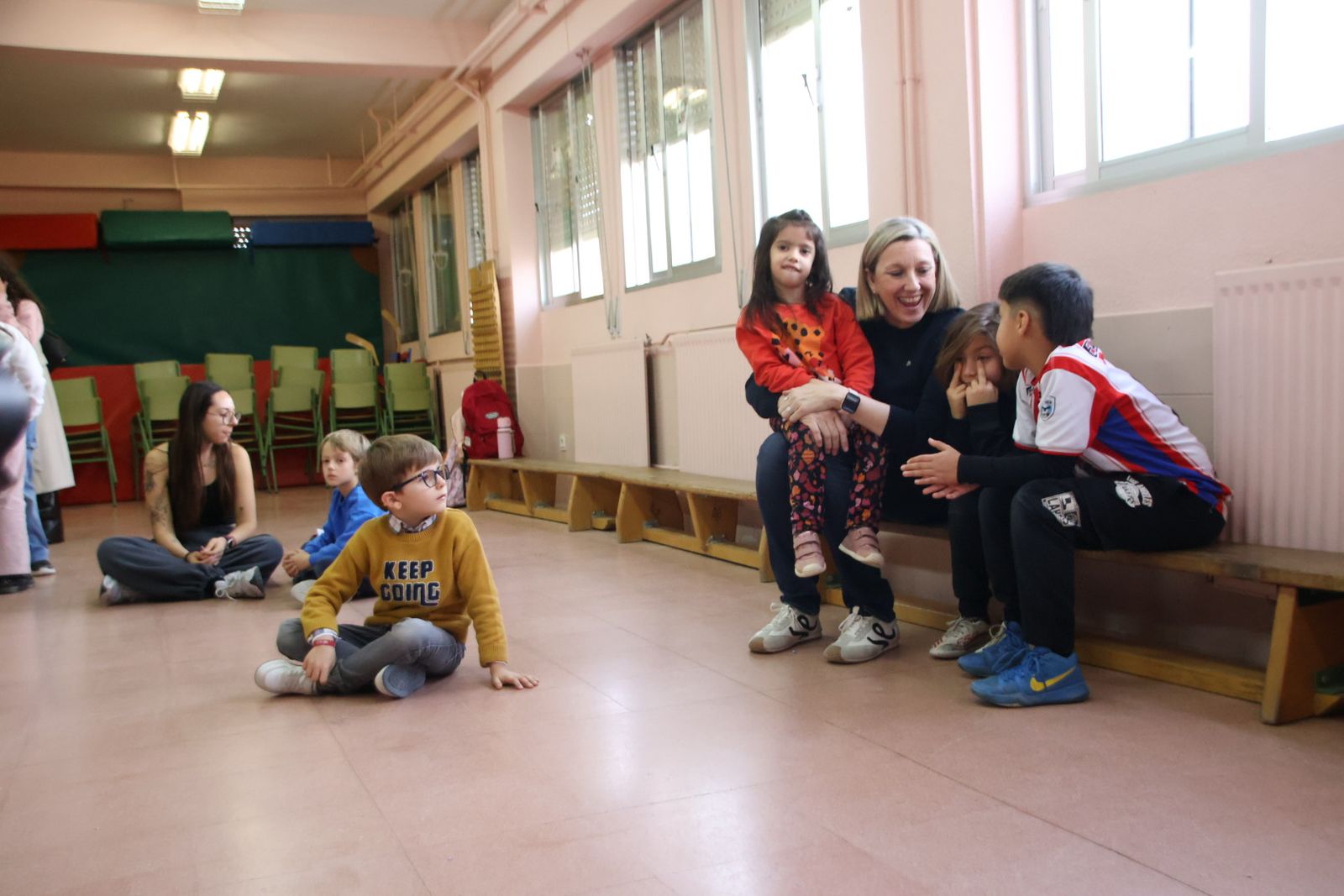 La vicepresidenta de la Junta de Castilla y León y consejera de Familia e Igualdad de Oportunidades, Isabel Blanco, visita a los participantes de 'Conciliamos Navidad'