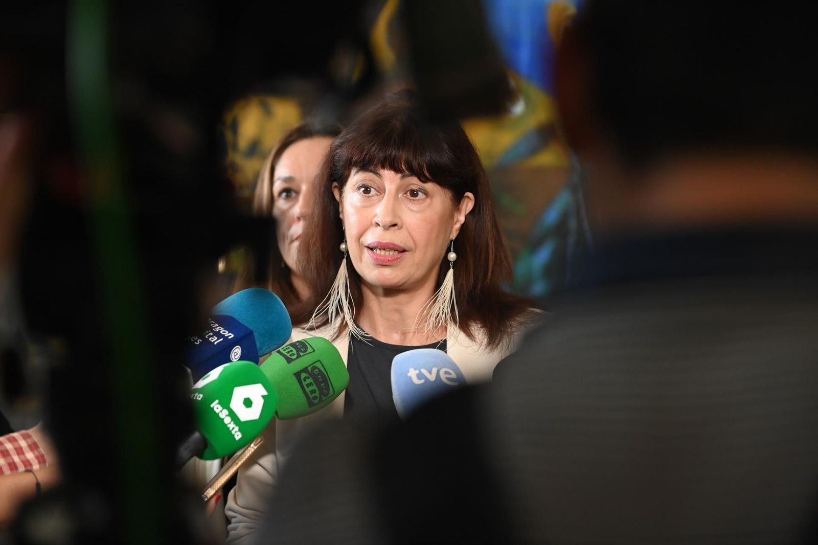 Archivo - Imagen de archivo de la ministra de Igualdad, Ana Redondo, en declaraciones a los medios a su llegada a una reunión con las unidades de violencia de género. - Ramón Comet - Europa Press - Archivo