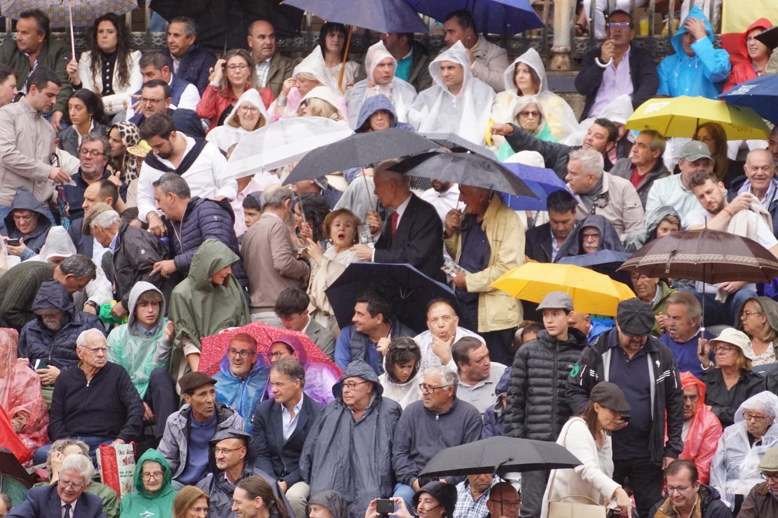 resumen-fotografico-del-ambiente-en-los-tendidos-de-la-glorieta-durante-la-corrida-de-garcigrande-20-de-septiembre-de-2024-foto-juanes-61