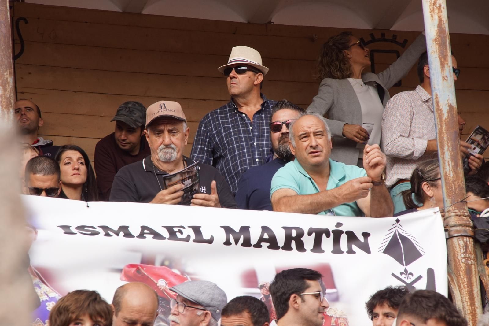 resumen-fotografico-del-ambiente-en-los-tendidos-de-la-glorieta-durante-la-corrida-concurso-22-de-septiembre-fotos-juanes-36