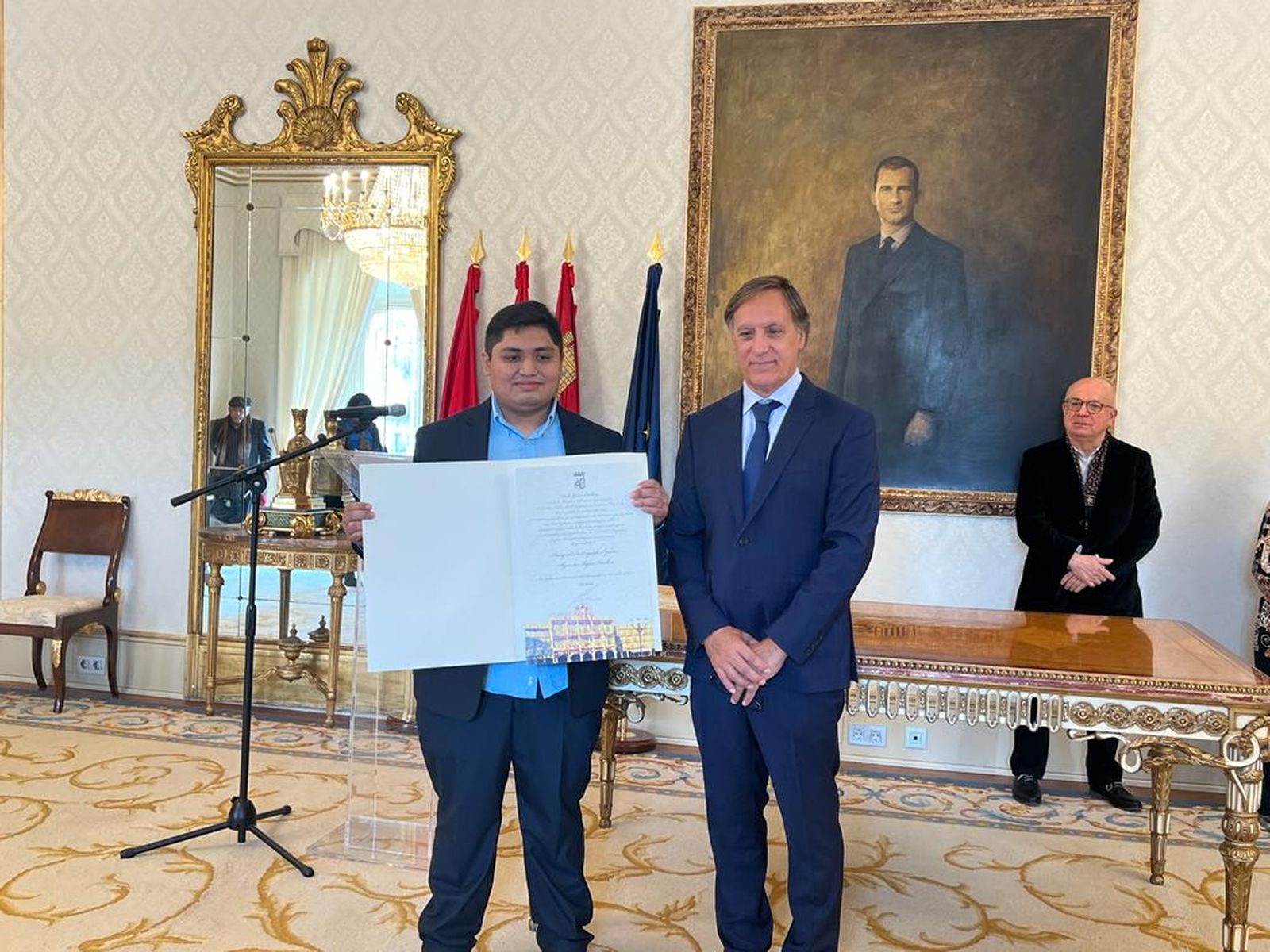 Huéspedes Distinguidos al poeta Alejandro Rejón. Foto S24H