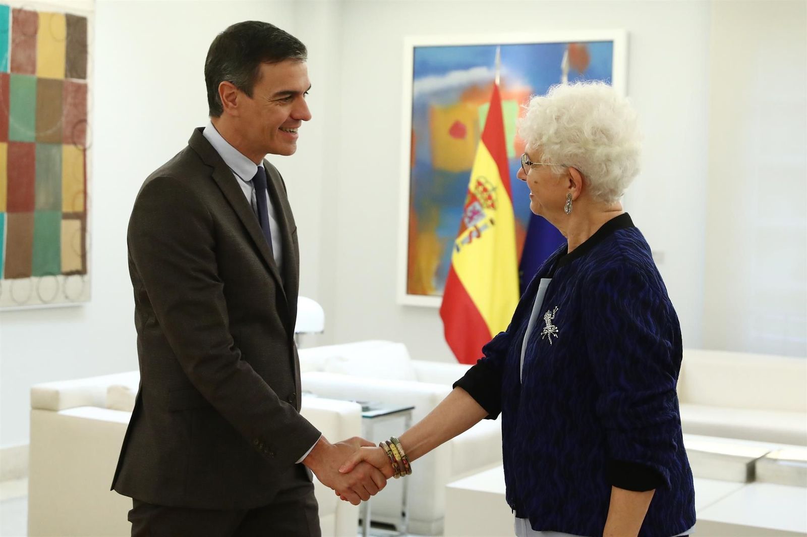 El presidente del Gobierno, Pedro Sánchez, mantiene un encuentro con la anterior embajadora de Israel en España, Rodica Radian-Gordon, en octubre de 2023 tras los atentados de Hamás - POOL MONCLOA/FERNANDO.CALVO - Archivo