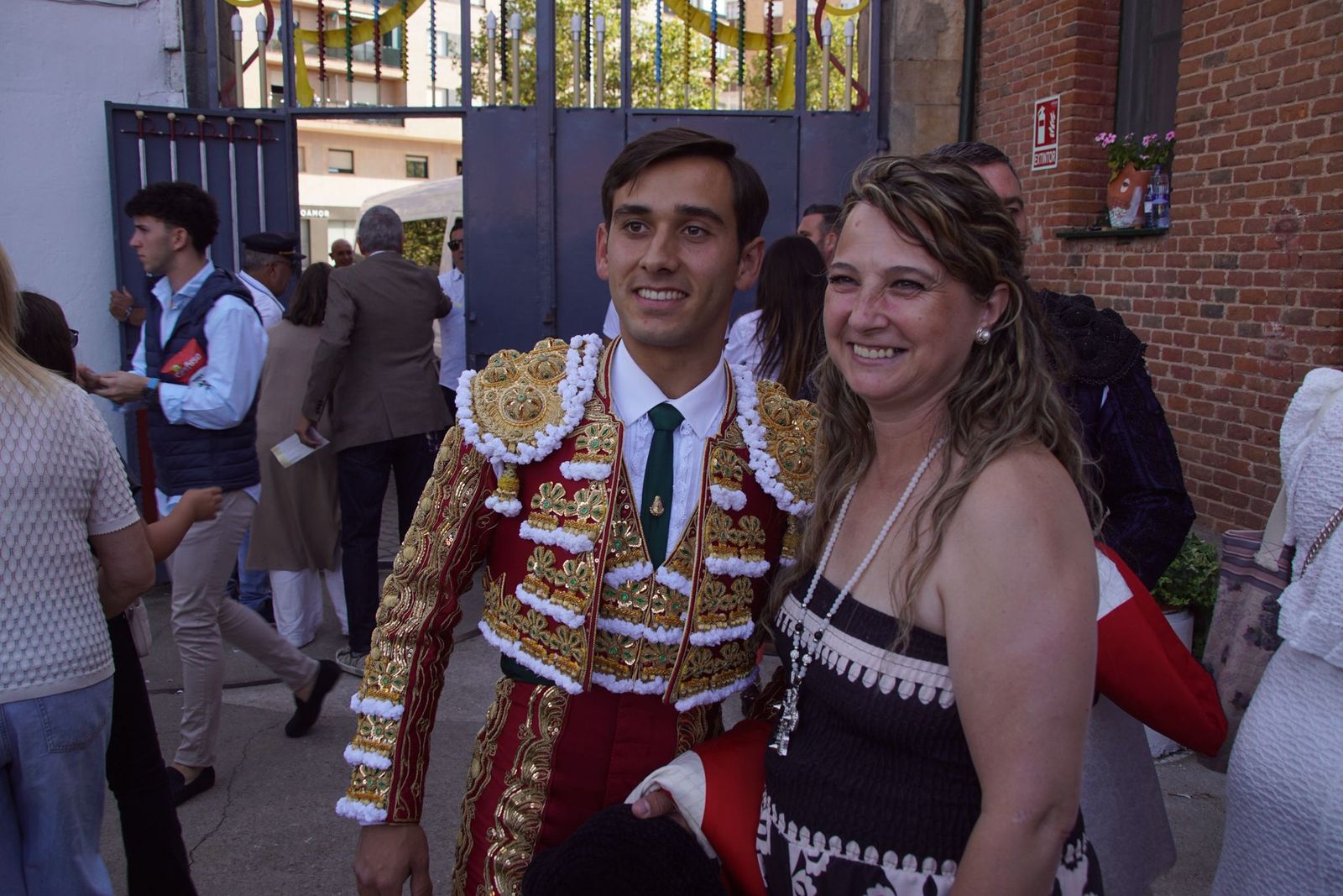 Así se ha vivido la primera corrida de la feria 2025 en La Glorieta: imágenes del ambiente en los tendidos y en el patio de cuadrillas