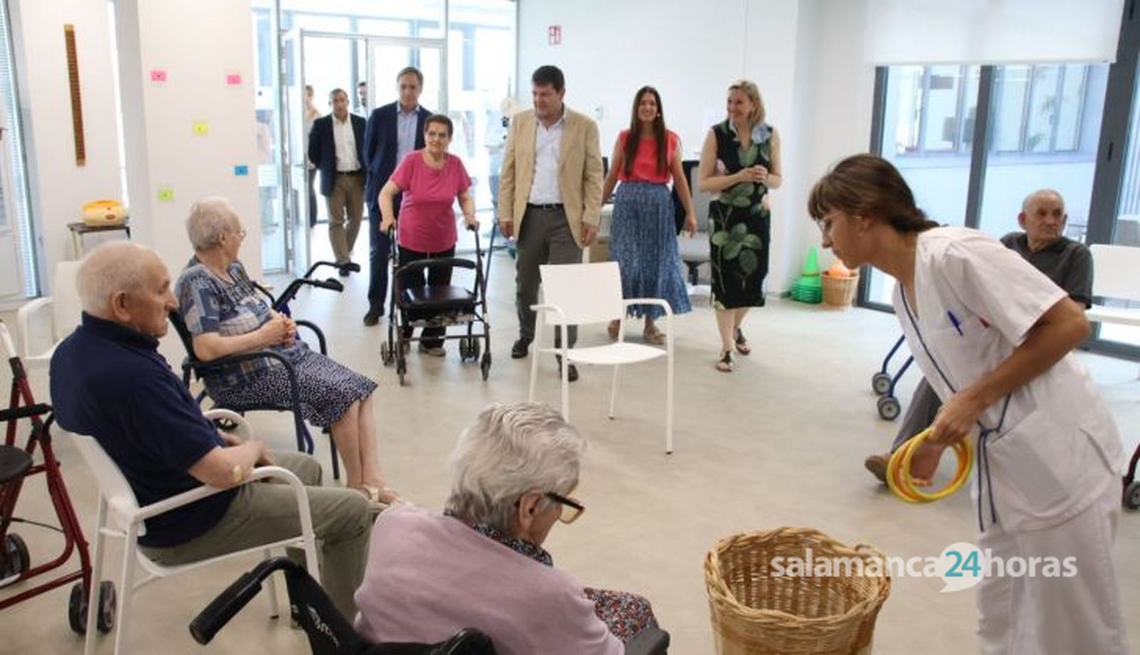 Alfonso Fernández Mañueco, visita la nueva Residencia de Mayores San Juan de Sahagún