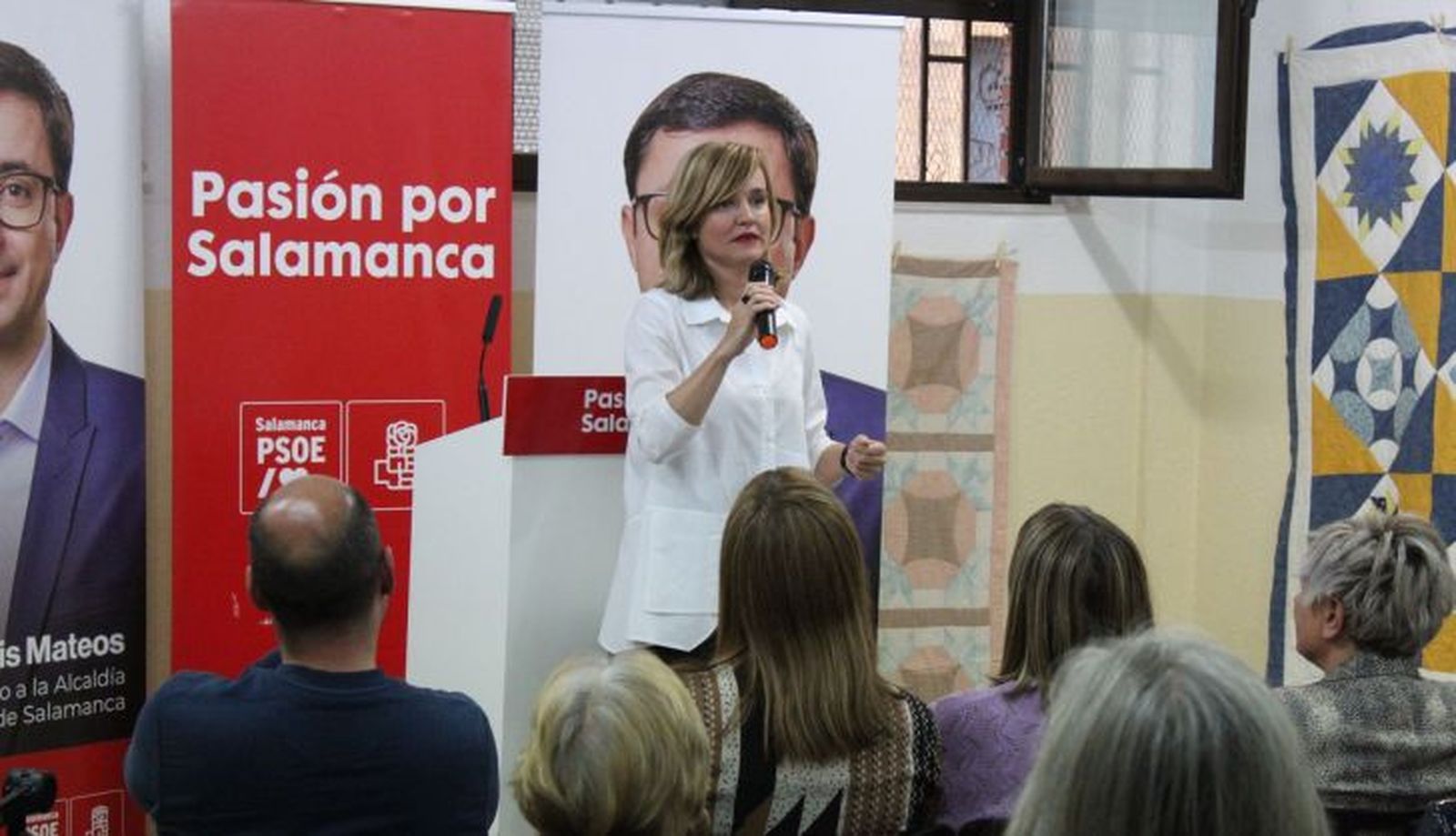 La ministra de educación, Pilar Alegría, visita la Asociación de Vecinos Amigos de Navega