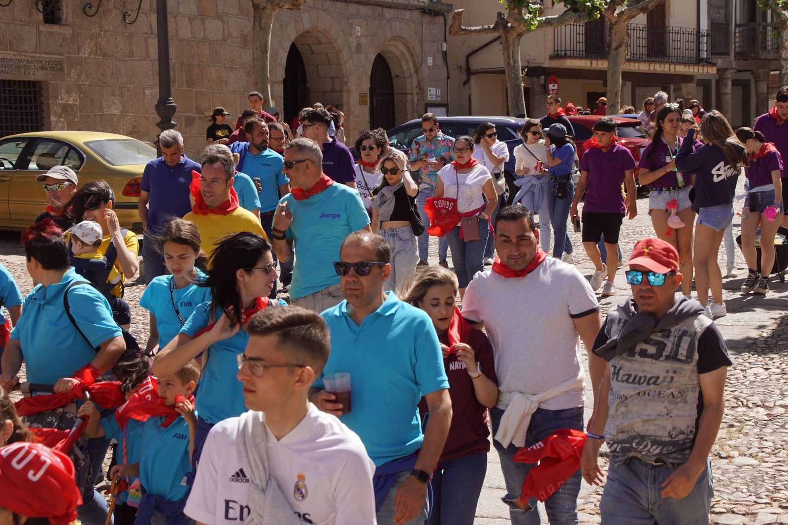 ledesma-calienta-motores-para-los-espantos-con-el-reparto-de-panuelos-y-la-salida-de-los-toros-del-prao-de-la-villa-38