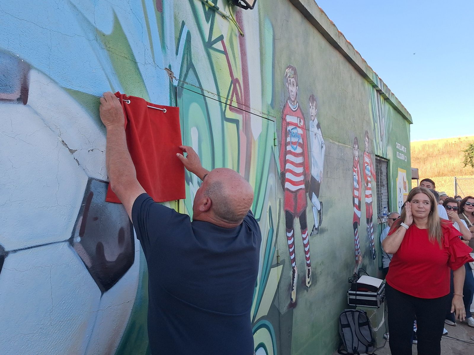 El campo de Castellanos de Villiquera pasa a llamarse Marcelino Valle