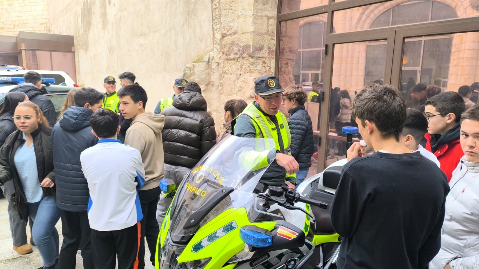 Plan seguridad en centros escolares Guardia Civil en Alba de Tormes  (9).jpeg