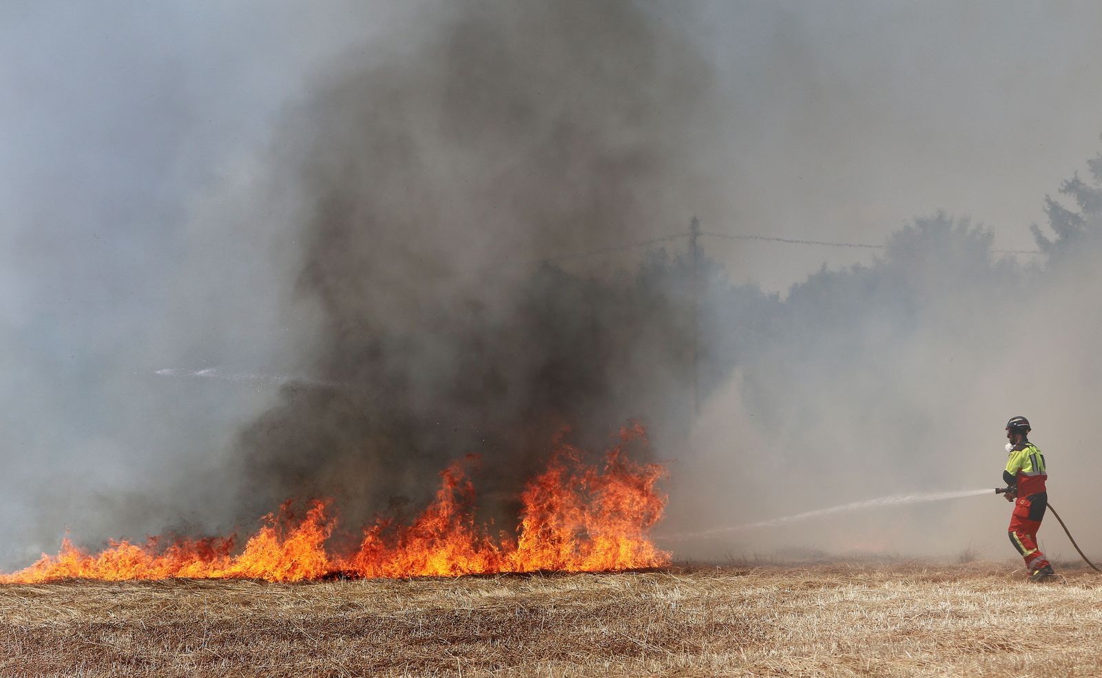 Incendio agrícola en la N-610, Palencia. Foto Brágimo | ICAL