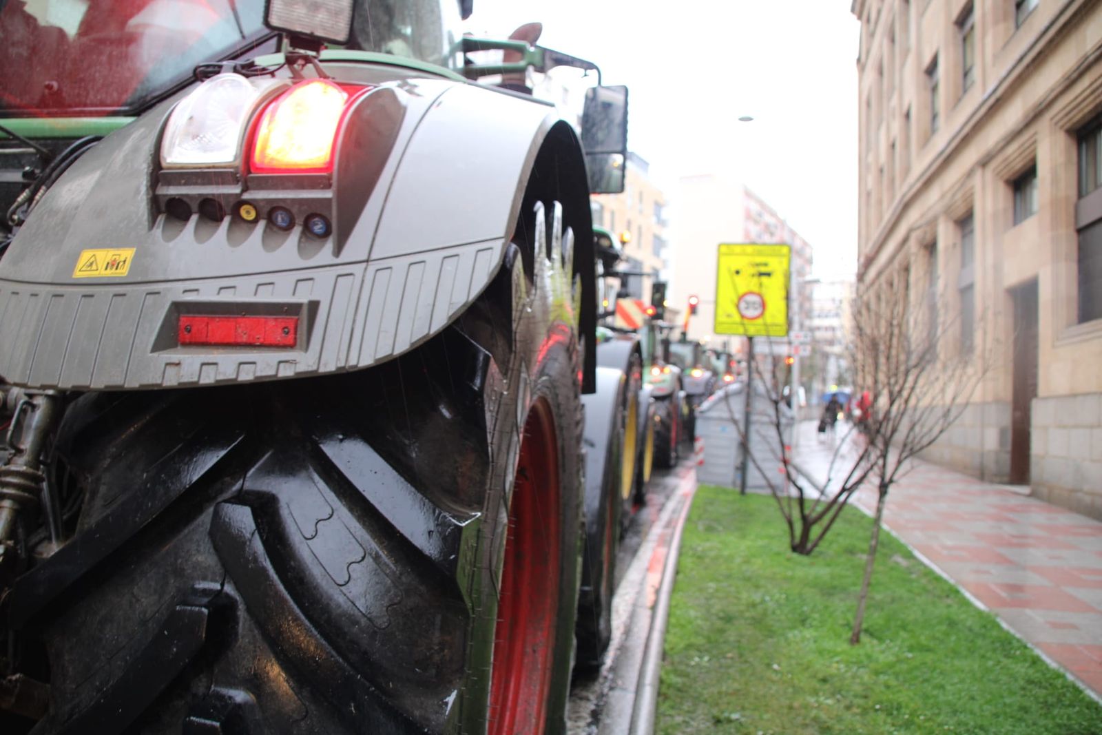 En imágenes la marcha con tractores y vehículos de campo en Salamanca en protesta contra Mercosur