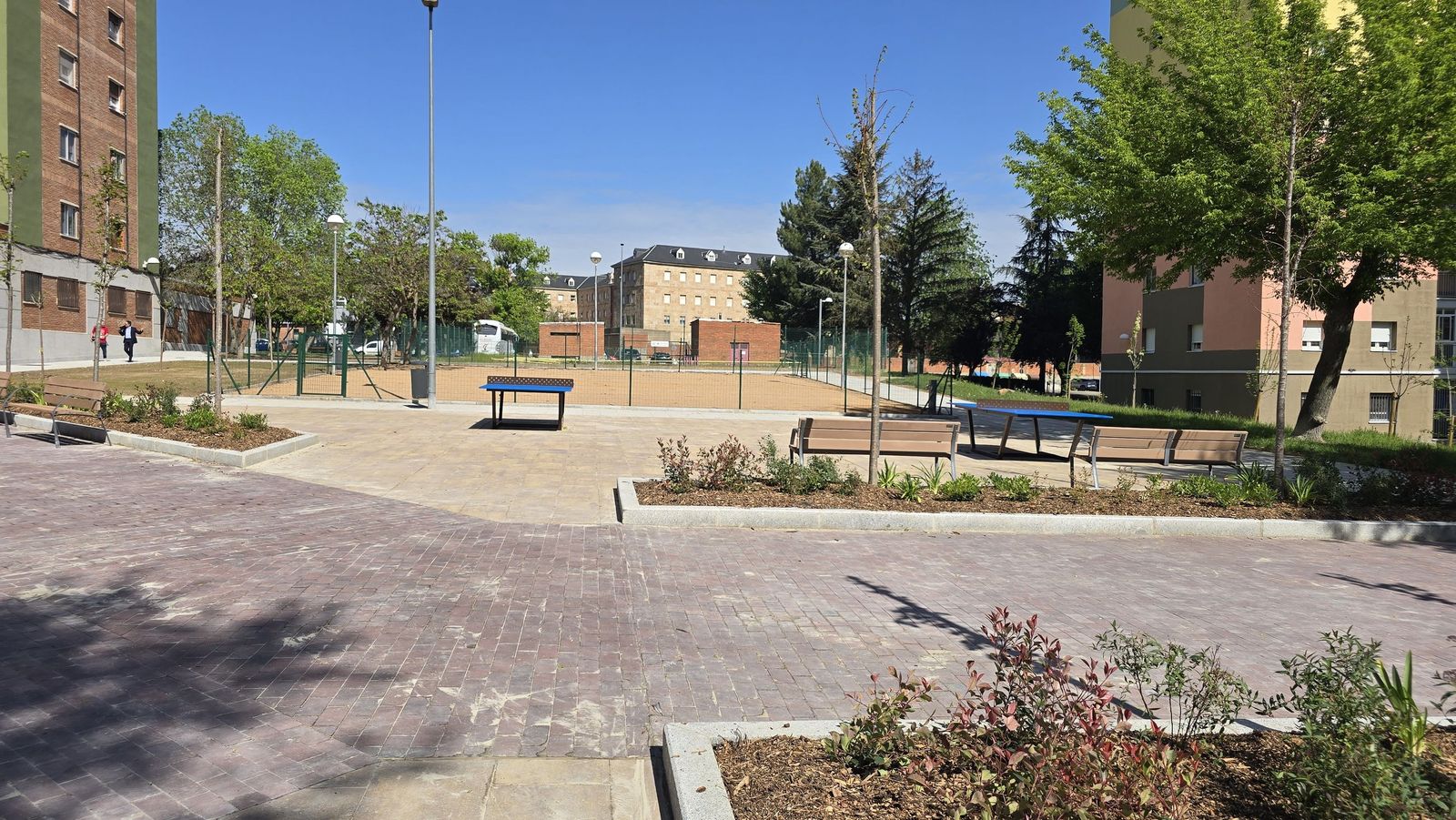 El alcalde de Salamanca, Carlos García Carbayo, visita las obras de urbanización de la plaza de Santa Cecilia del barrio de San José