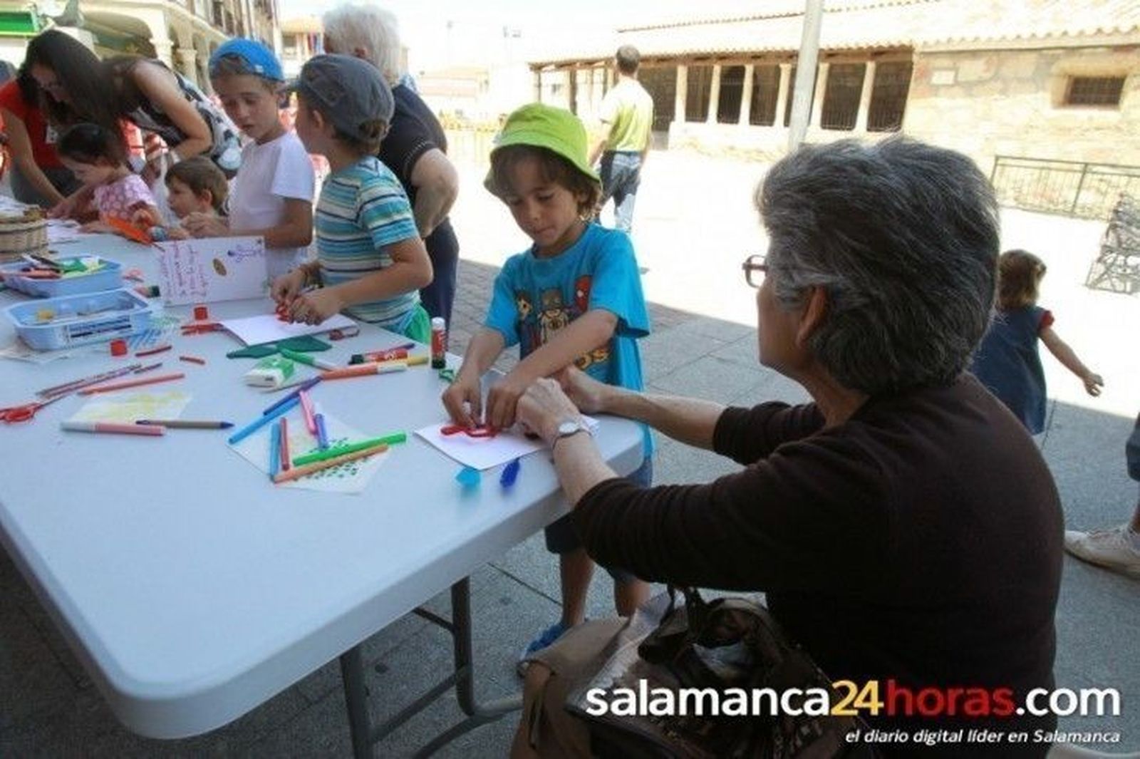 Niños y mayores celebran el Día del Abuelo
