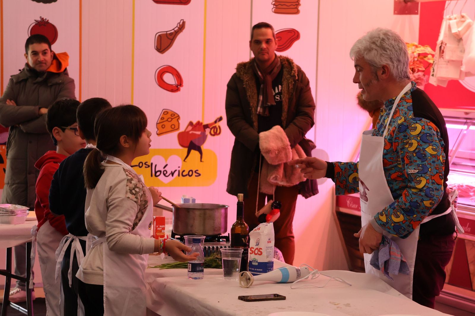 GALERÍA | Los niños descubren la gastronomía local mientras se divierten cocinando