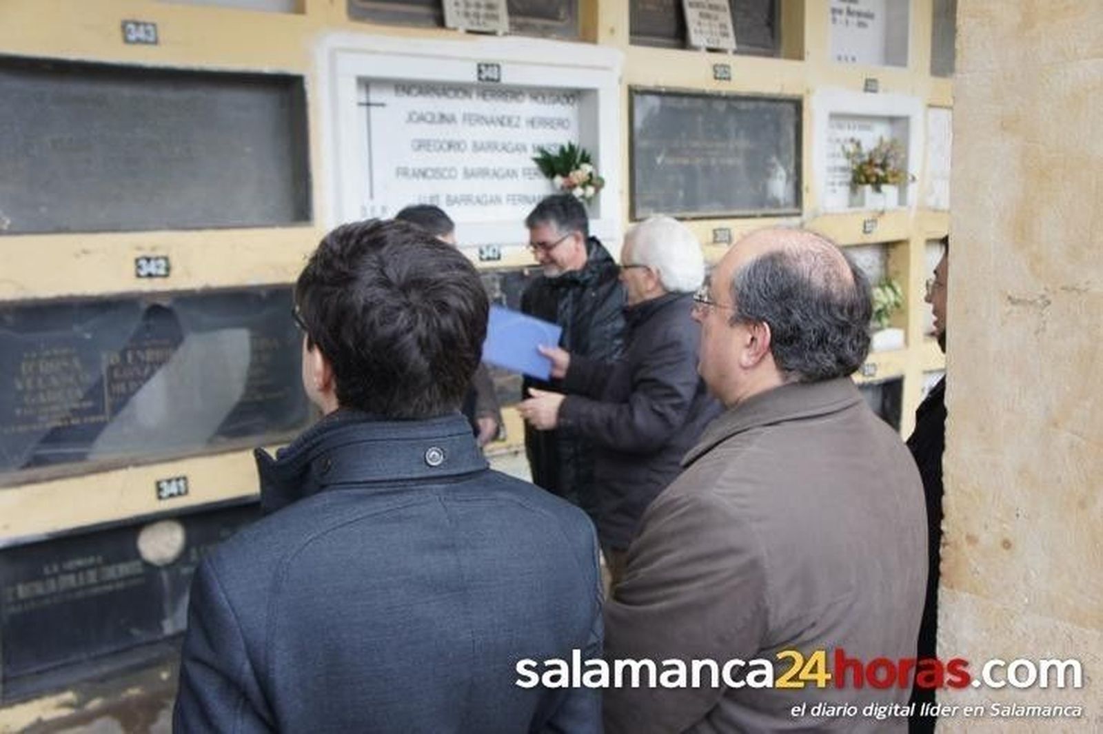Homenaje a Unamuno frente a su tumba