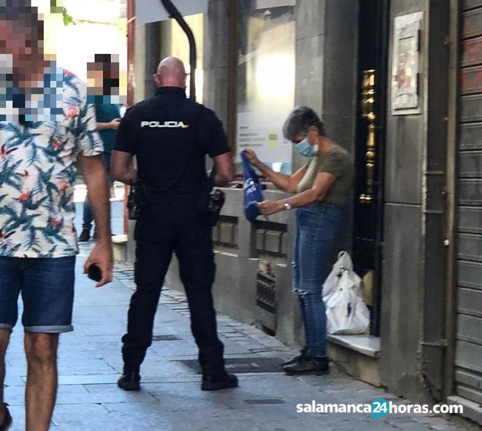 Policía mascarillas (1)