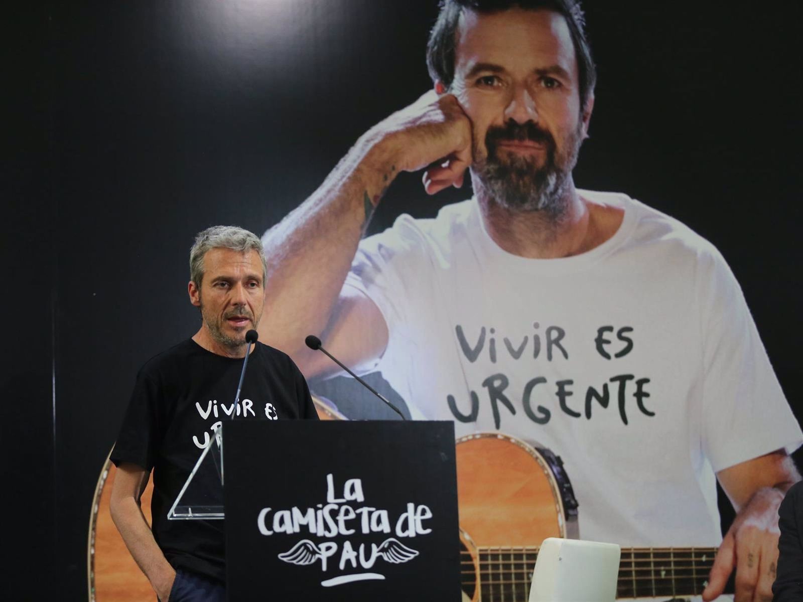 Marc Donés, hermano de Pau Donés, en la presentación de 'La camiseta de Pau'. | FOTO: EP