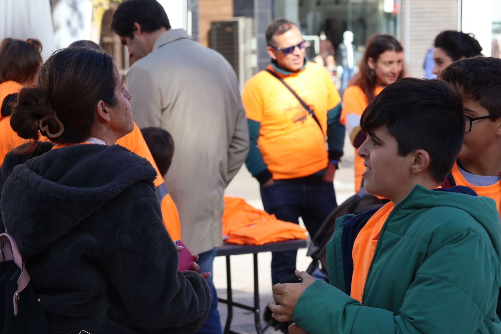 GALERÍA | El centro de Zamora se tiñe de naranja para visibilizar el TDAH