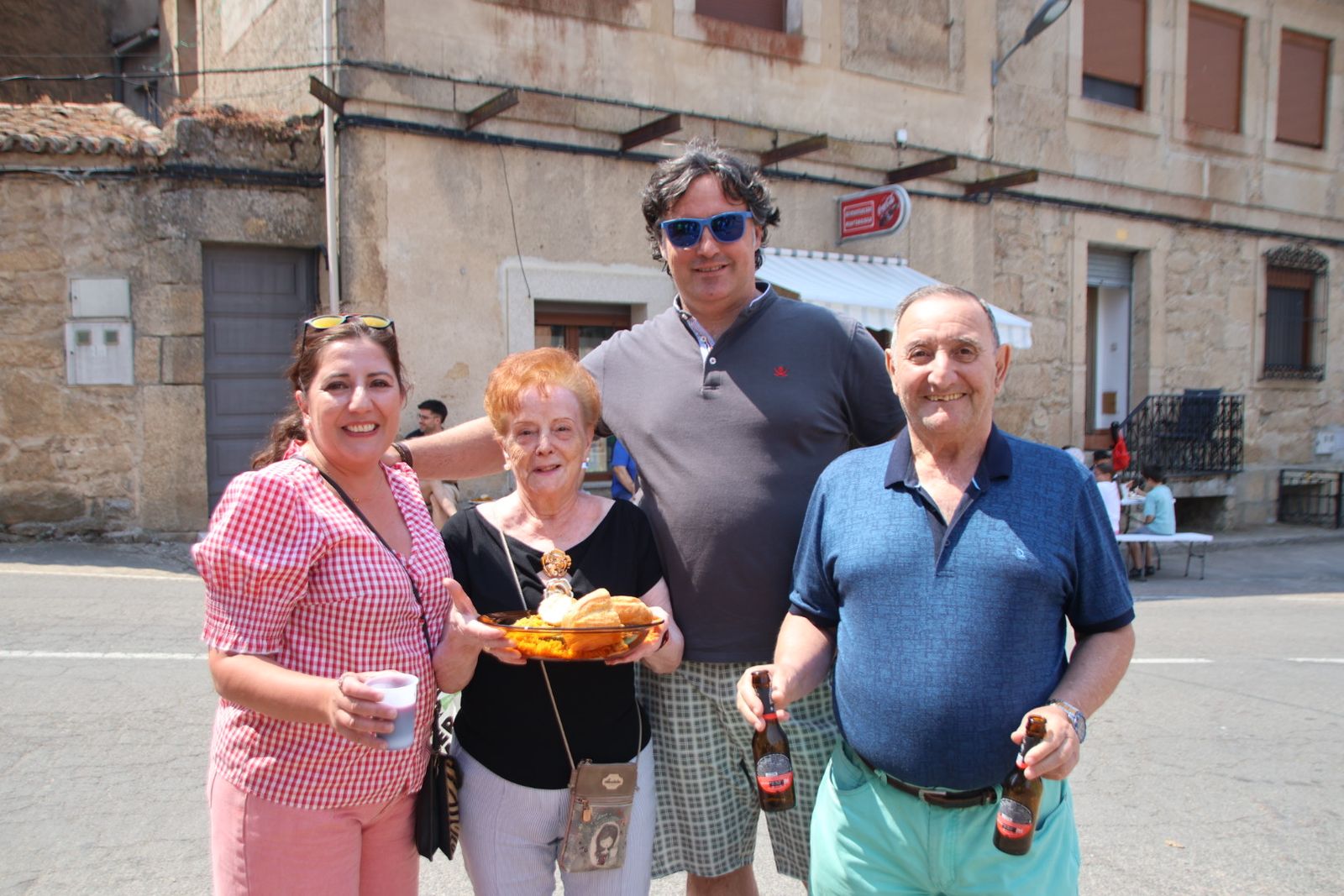 Masueco paella popular en la plaza