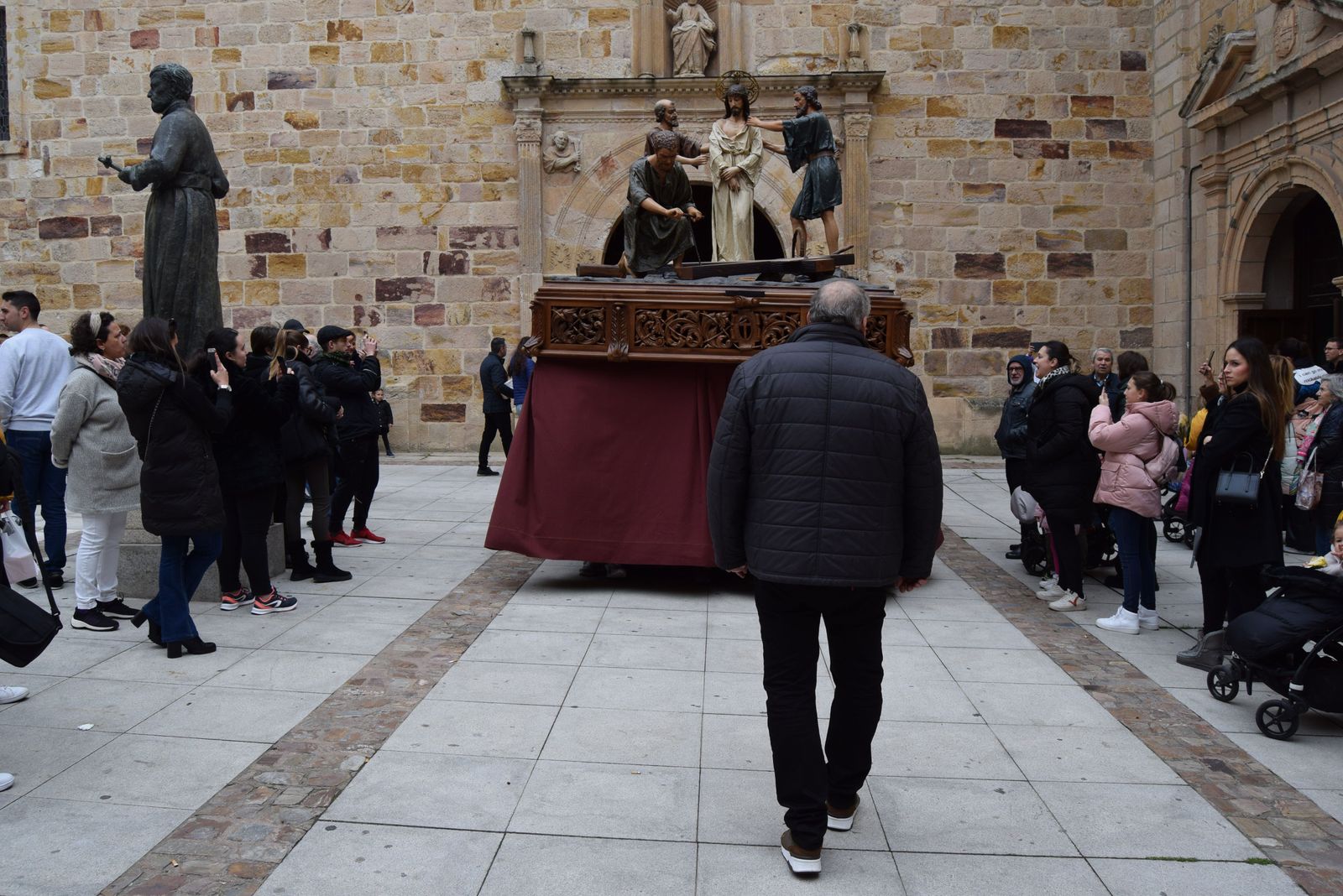 traslado-de-pasos-de-semana-santa-36