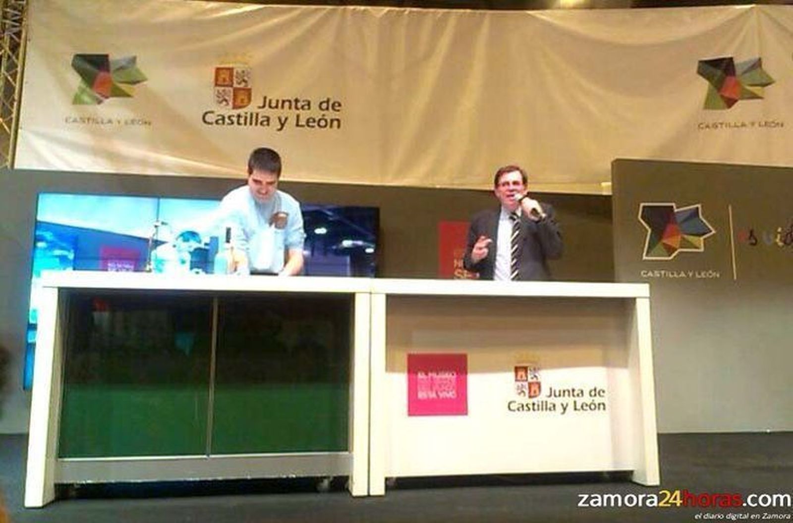 El chef del Restaurante Padornelo sorprende en Fitur con su ‘ferrero’ de foie y boletus