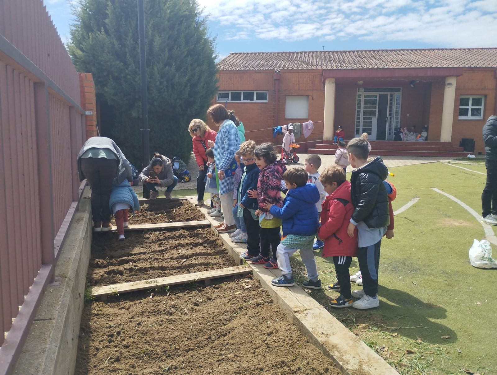 Los alumnos del Colegio Carmen Martín Gaite de Santa Marta