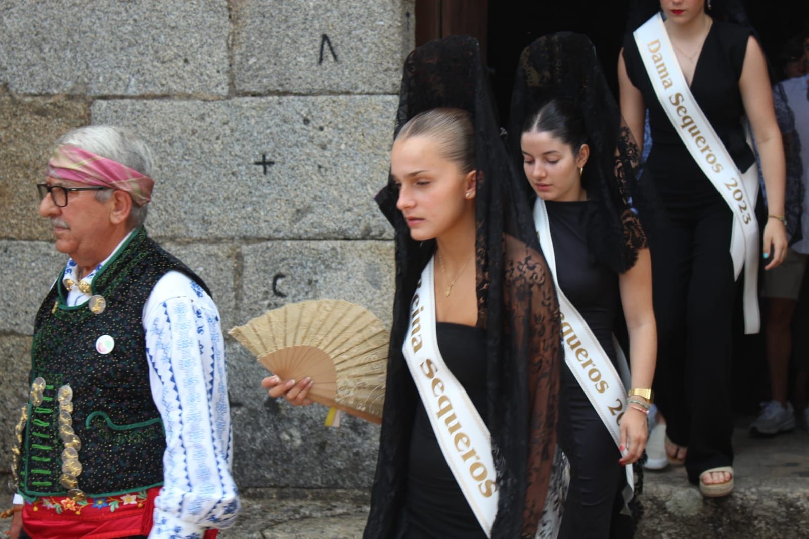 solemne-misa-en-la-iglesia-del-robledo-de-sequeros-procesion-y-ofertorio-33