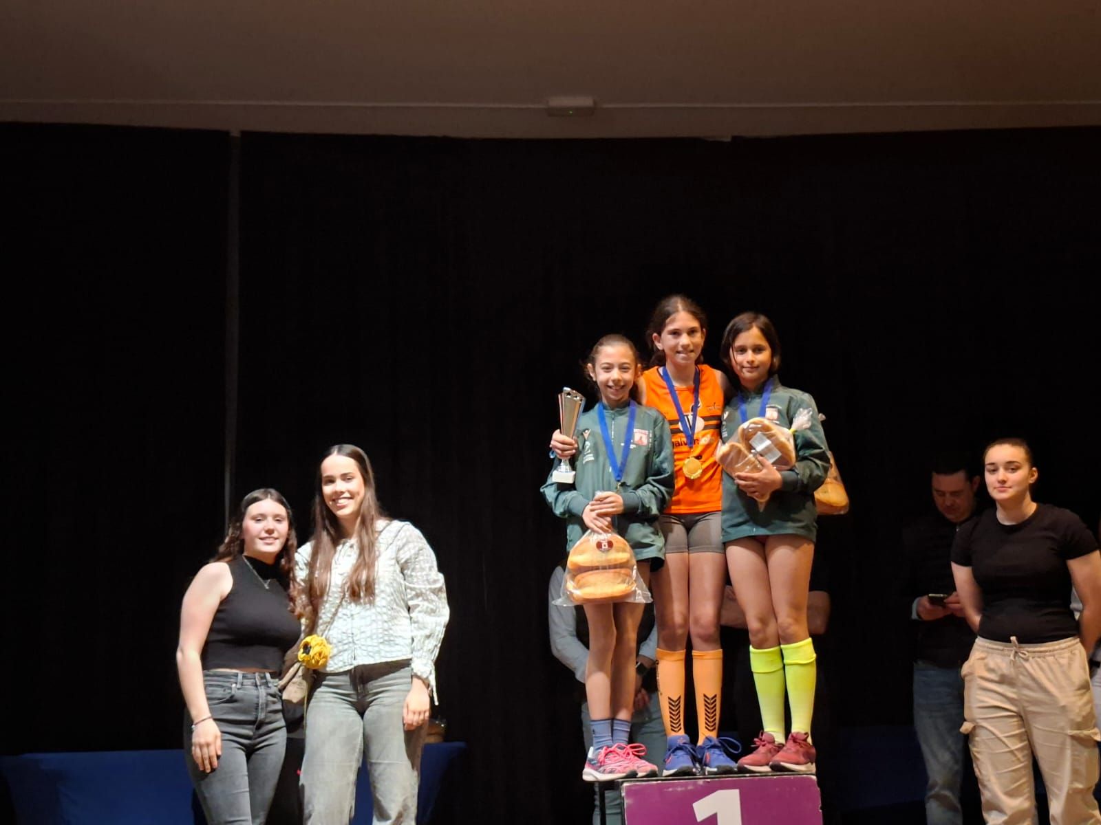 Alicia Vaquero Martínez logra la 2ª posición y Celia Coca Cuadrado finaliza en 3ª posición en la IX Carrera Popular del Mollete