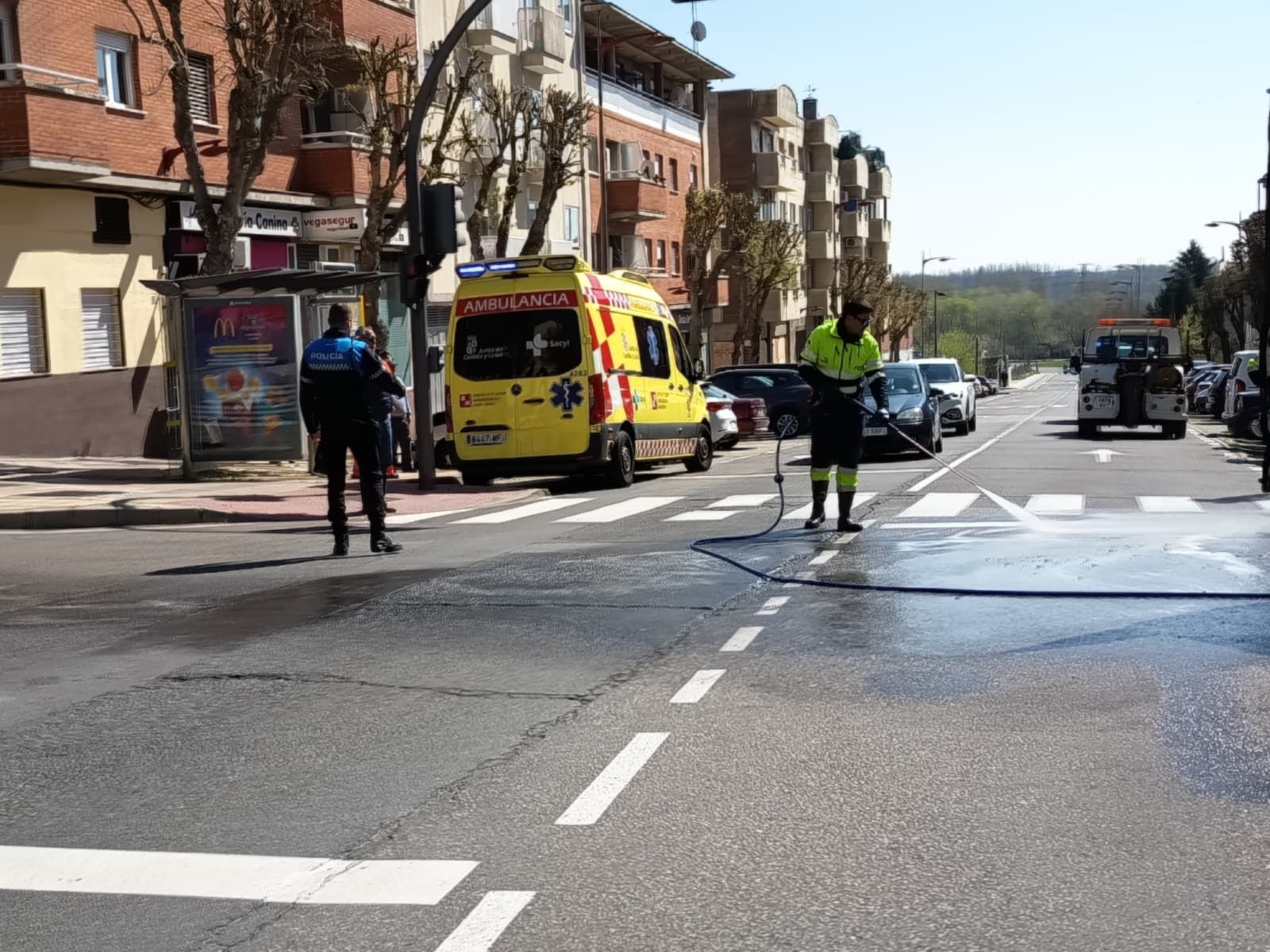 Accidente con ambulancia implicada. Camino de las Aguas