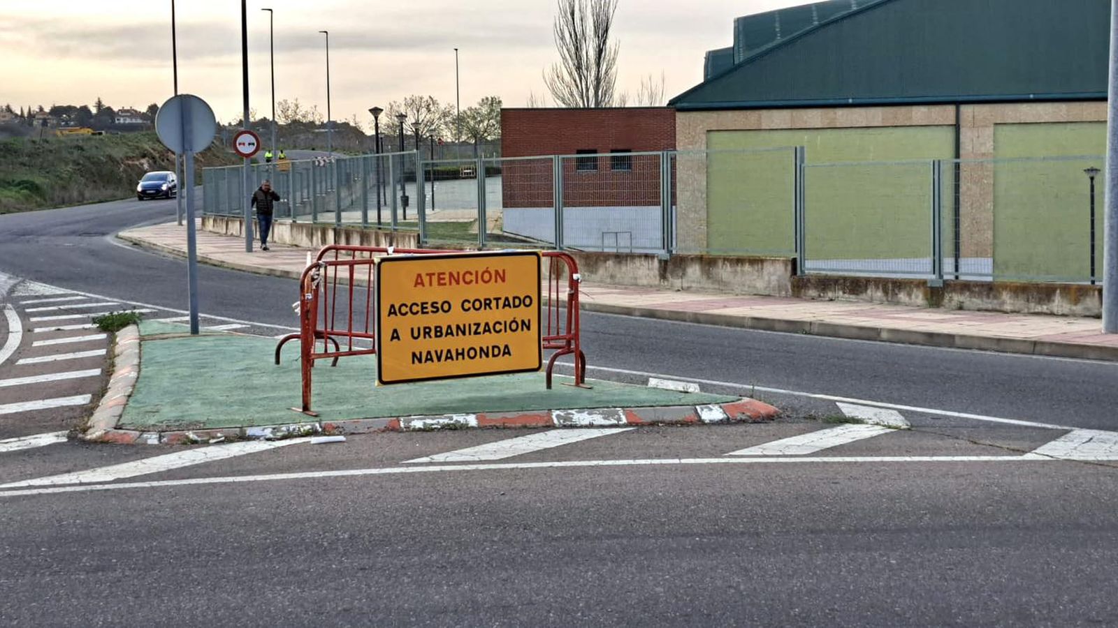 Acceso cortado urbanización Albahonda