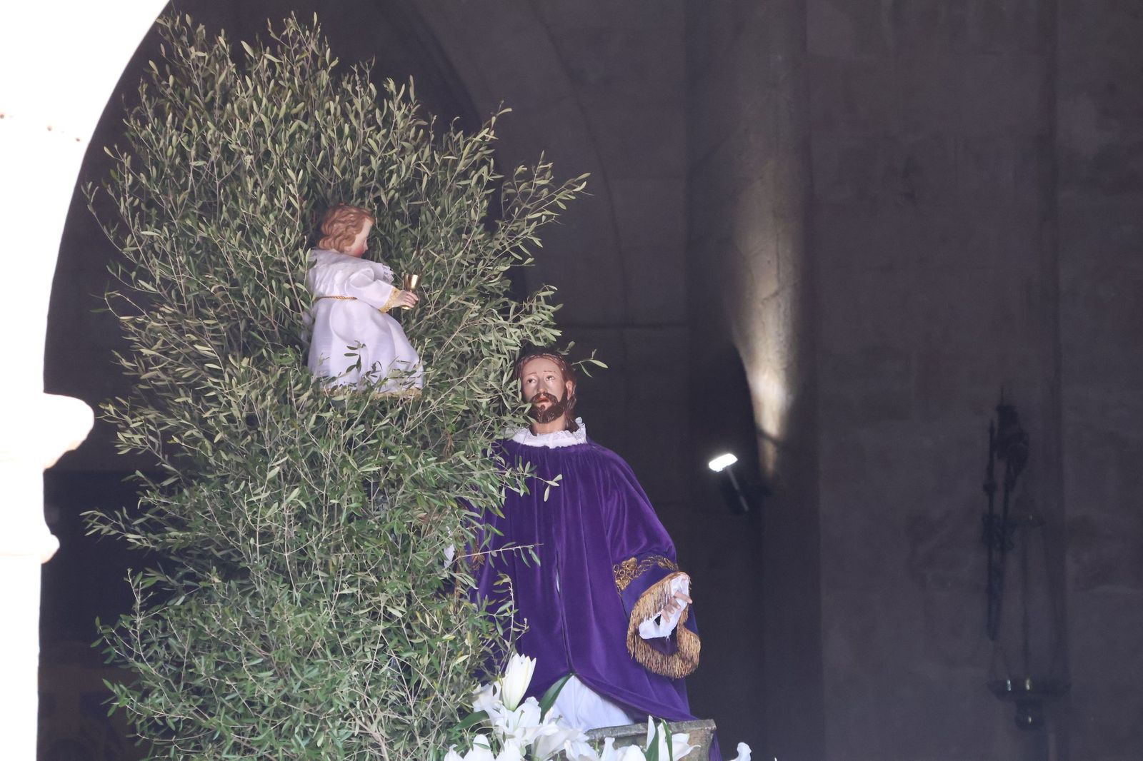 Revive las imágenes de la procesión del Santo Entierro en Fuentesaúco