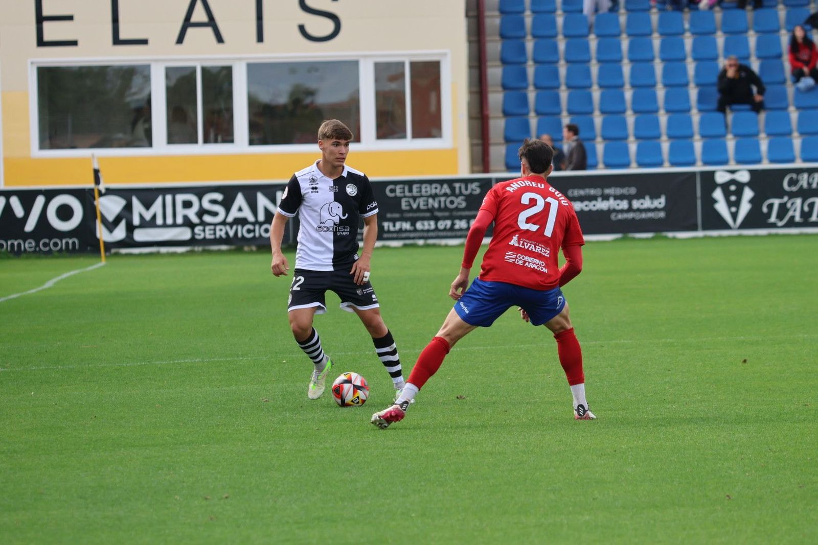Calos Giménez, ante el Tarazona | FOTO ANDREA MATEOS