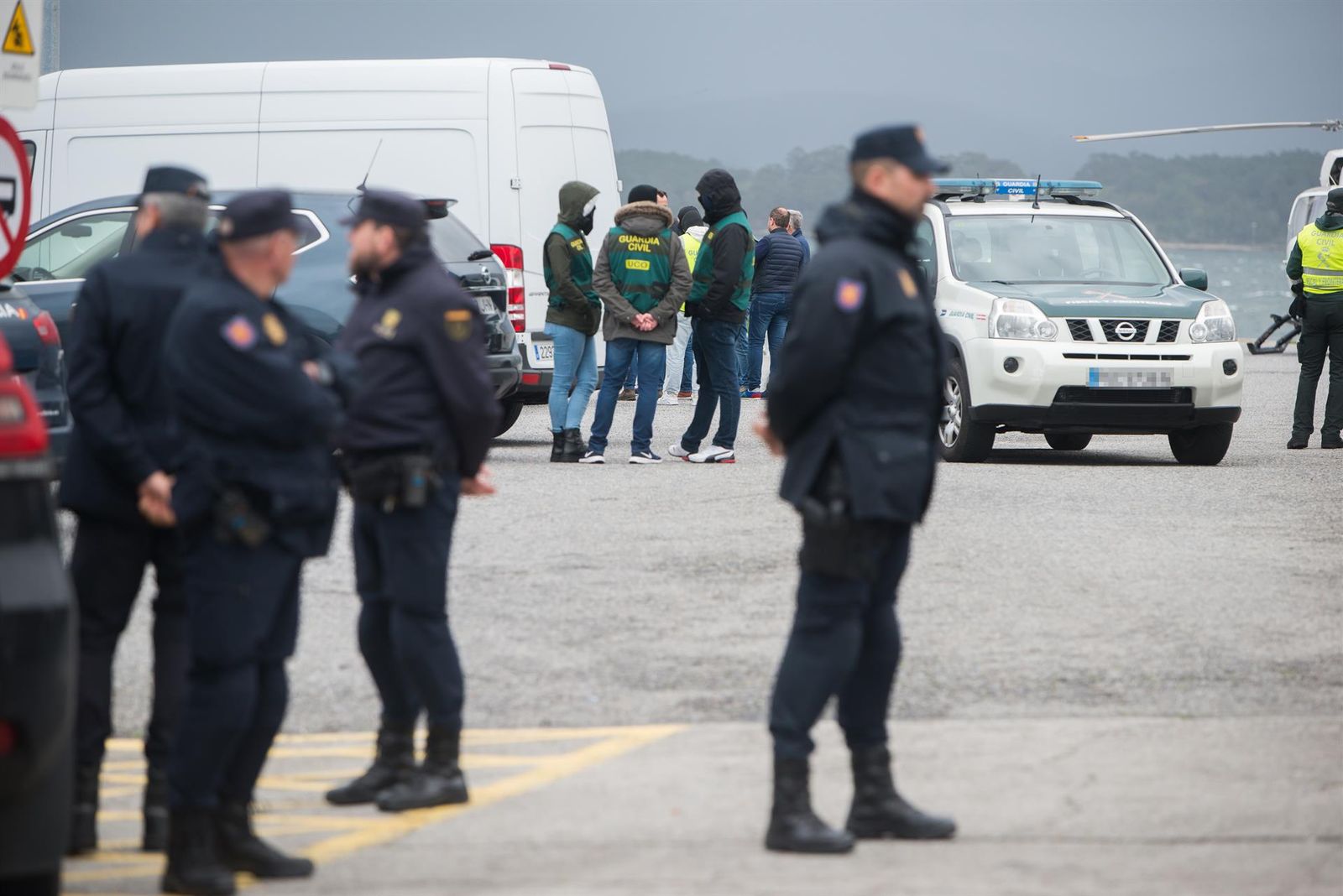Agentes de la Policía y la Guardia Civil en un dispositivo por narcotráfico. EP