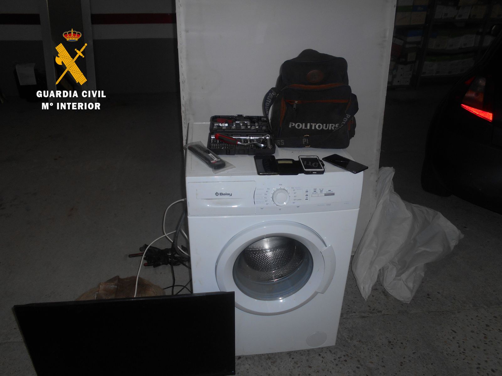 Detenidos dos salmantinos por robar un remolque lleno de electrodomésticos, mobiliario o herramientas