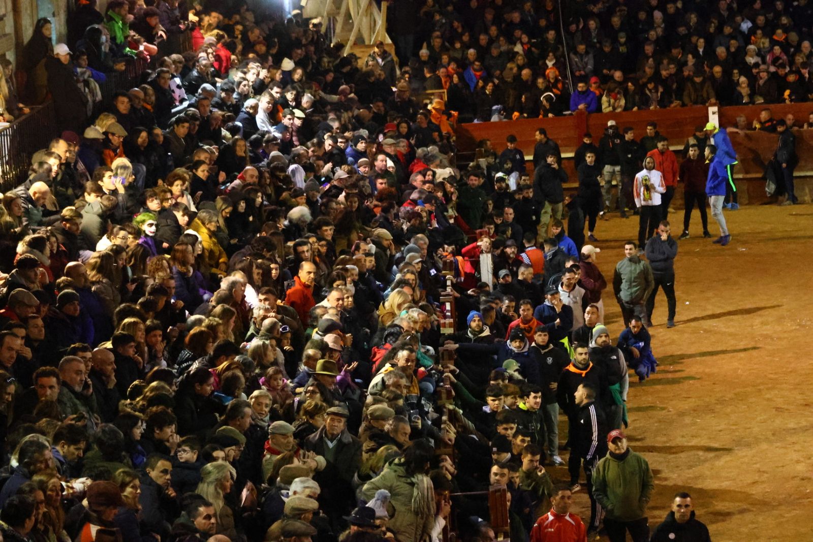 Capa y desencierro de tarde de lunes en el Carnaval del Toro 2026