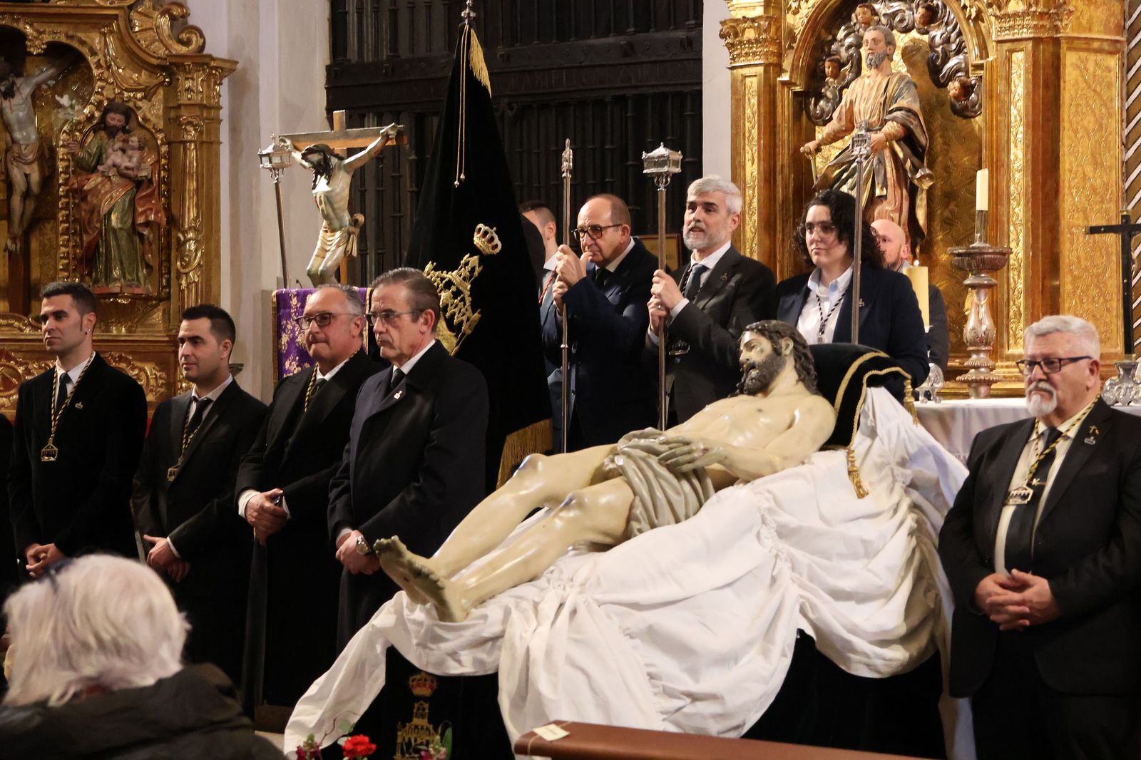 Entrada de nuevos hermanos del Santo Entierro (2).JPG