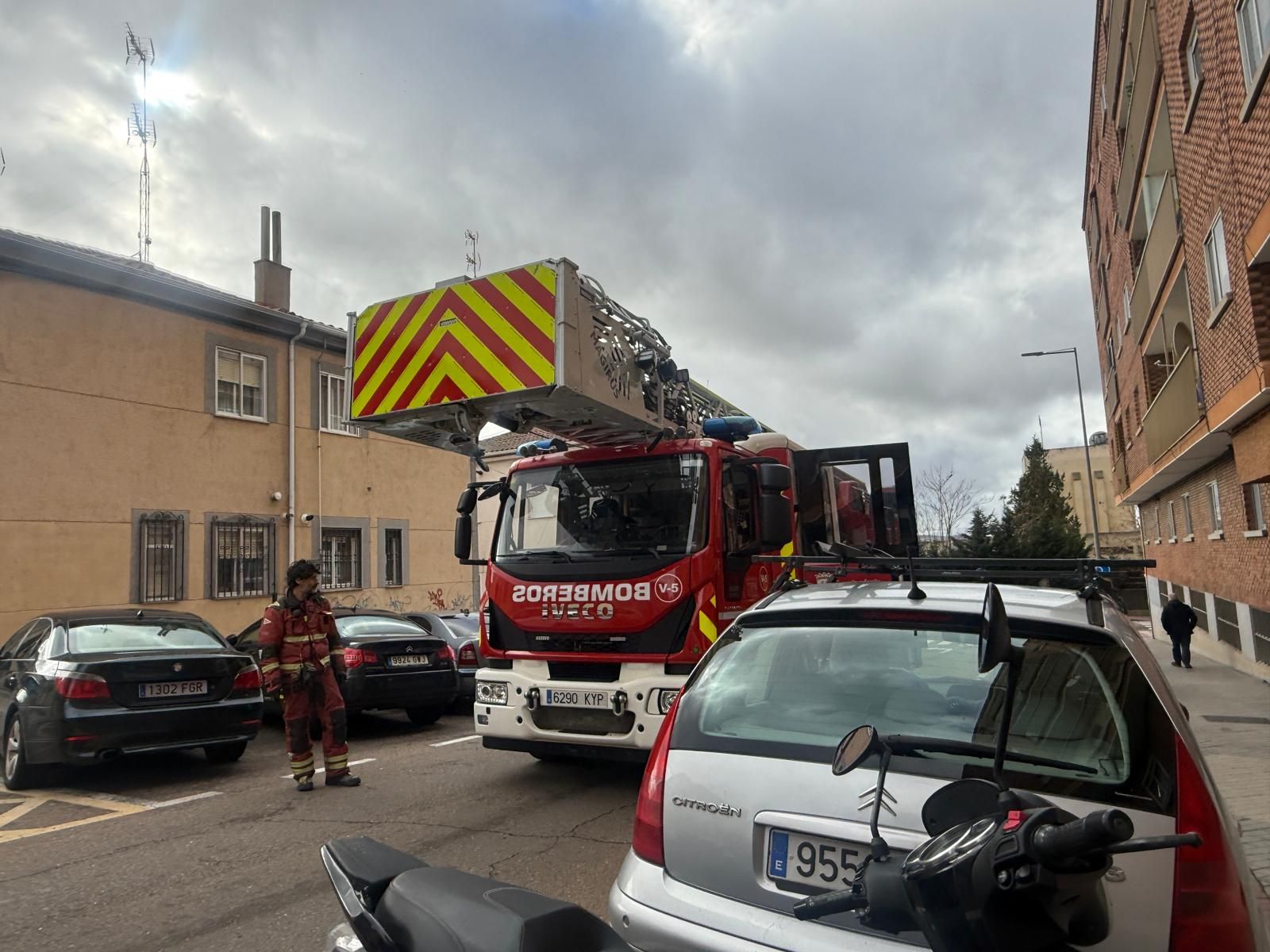Amplio despliegue de los servicios de emergencia tras la intoxicación de una mujer en la calle Volta