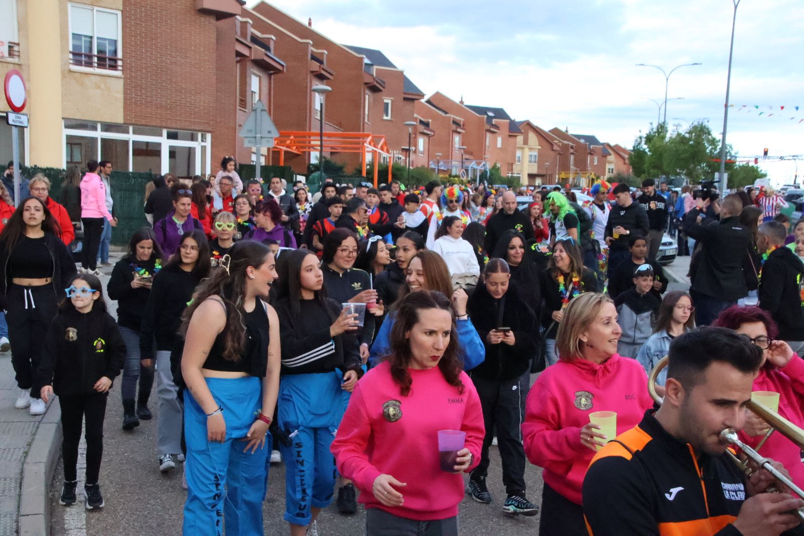  Villamayor, concentración y pasacalles de grupos y peñas