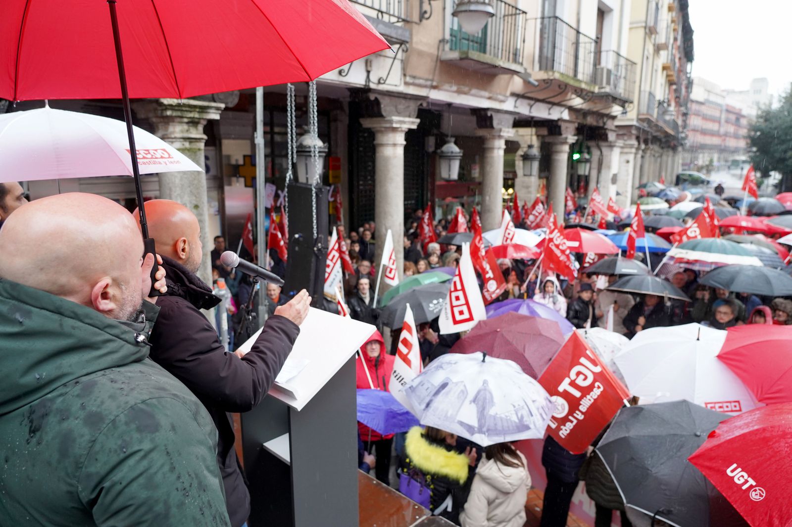 CCOO y UGT lamentan que “para golpear al Gobierno haya que golpear a miles de ciudadanos”
