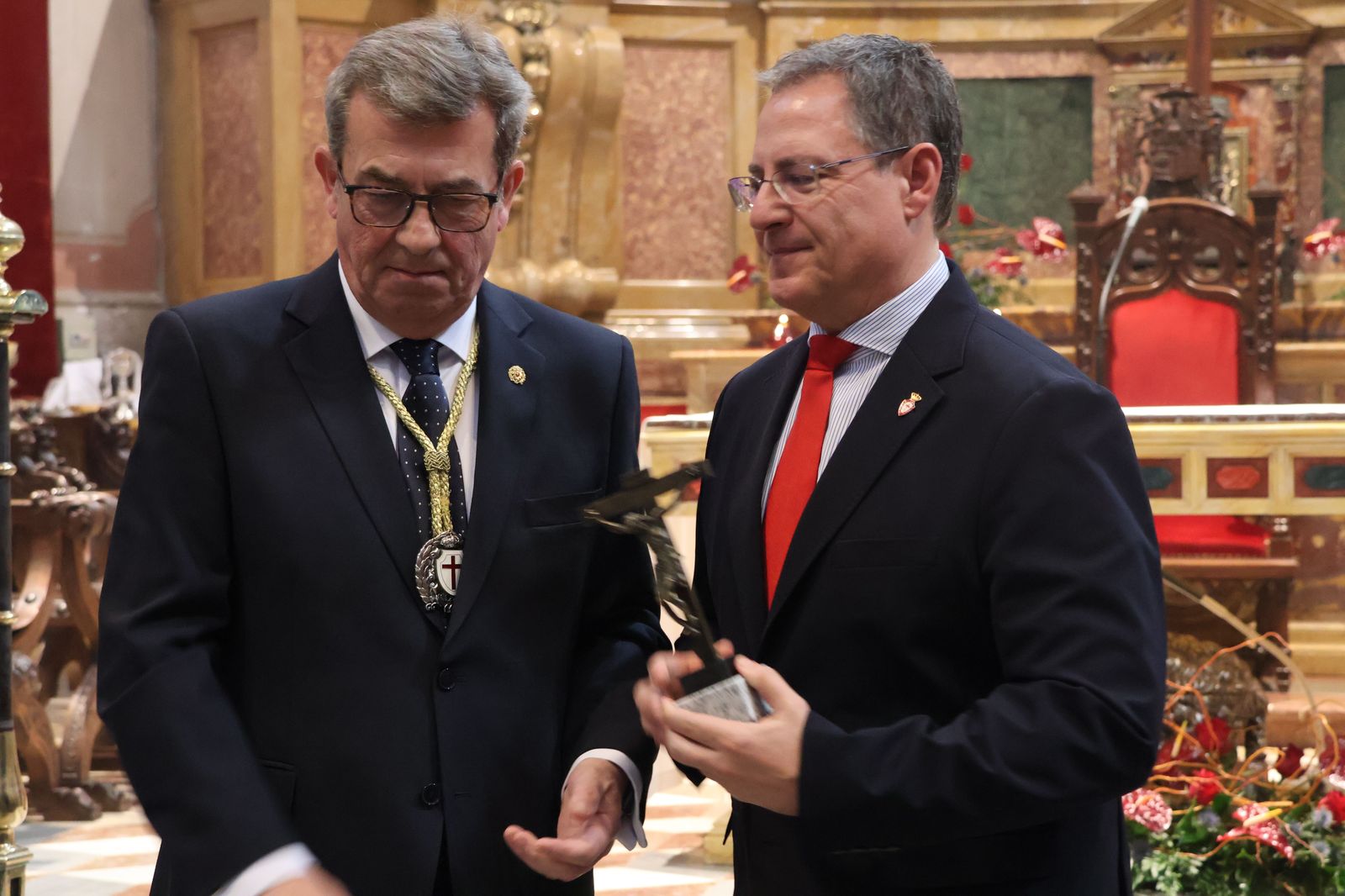 entrada-de-nuevos-hermanos-de-la-cofradia-del-silencio-6