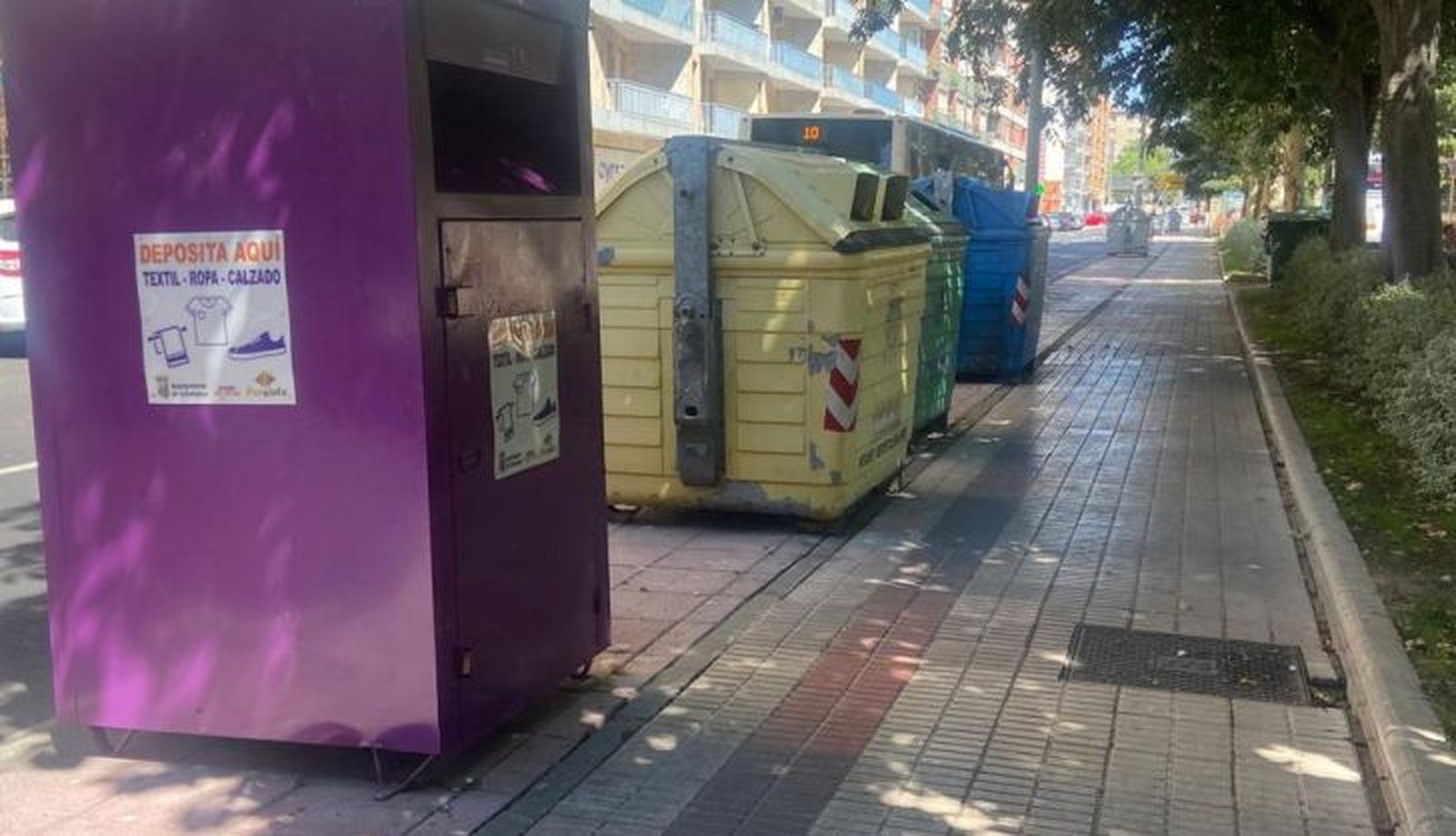 Contenedores en la avenida de Comuneros