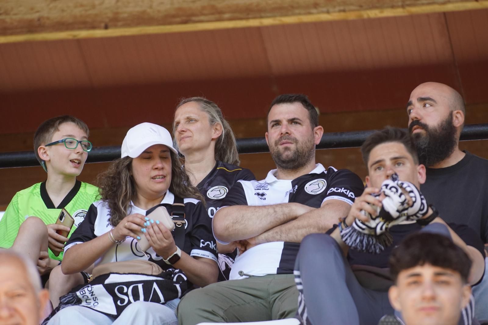 Gran ambiente en la grada para ver el partido entre Zamora - Unionistas en el Estadio Ruta de la Plata