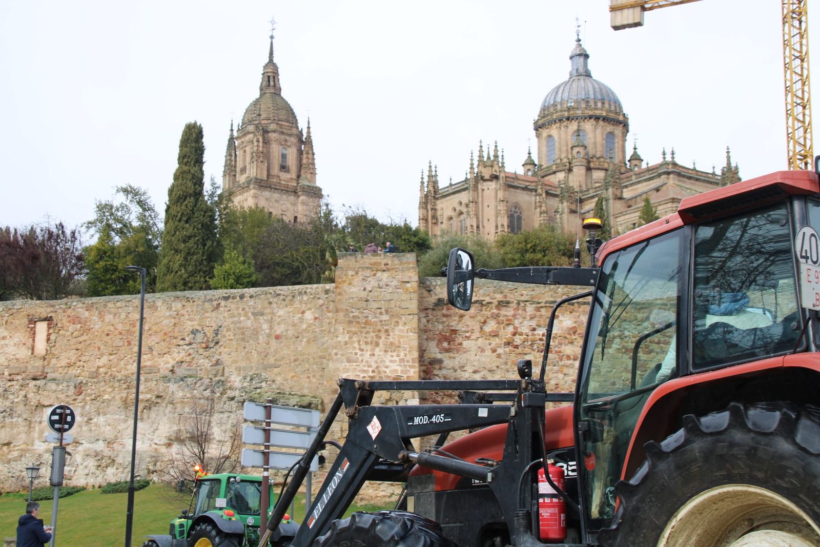 En imágenes la marcha con tractores y vehículos de campo en Salamanca en protesta contra Mercosur