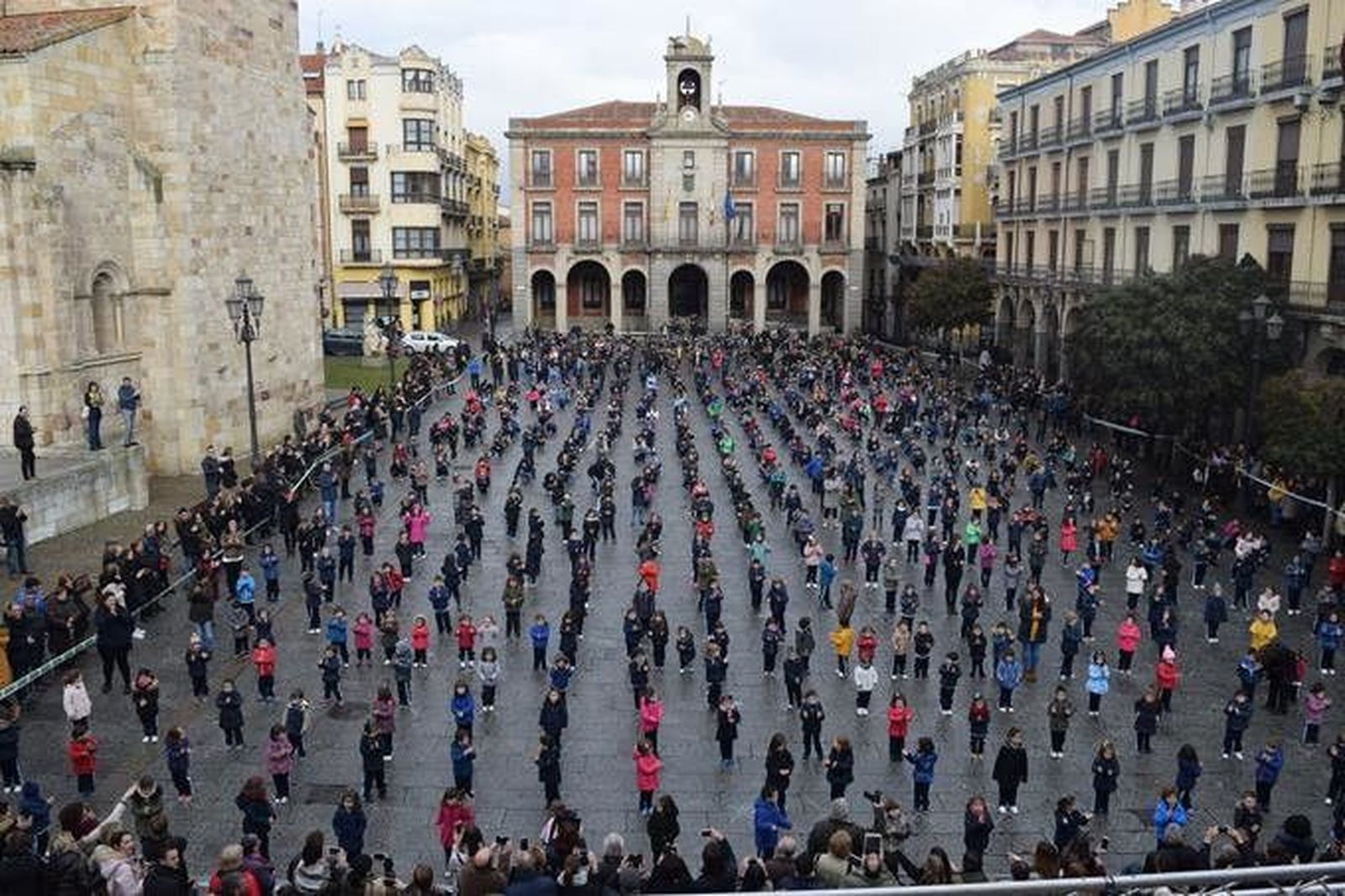 El Colegio Medalla Milagrosa celebra el Día de la Paz cantando por Siria